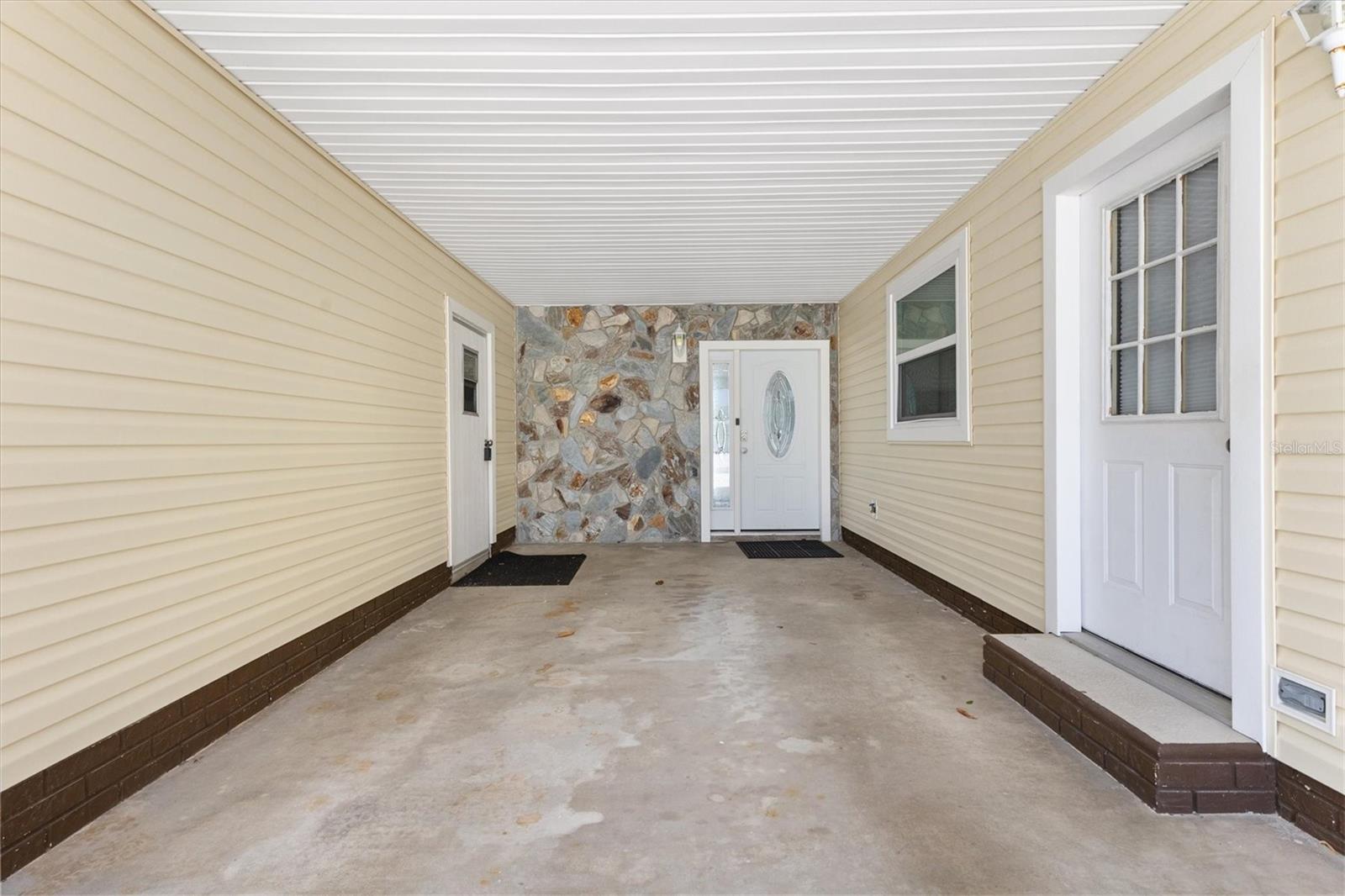 723 Heathrow Ave Property Photo 4