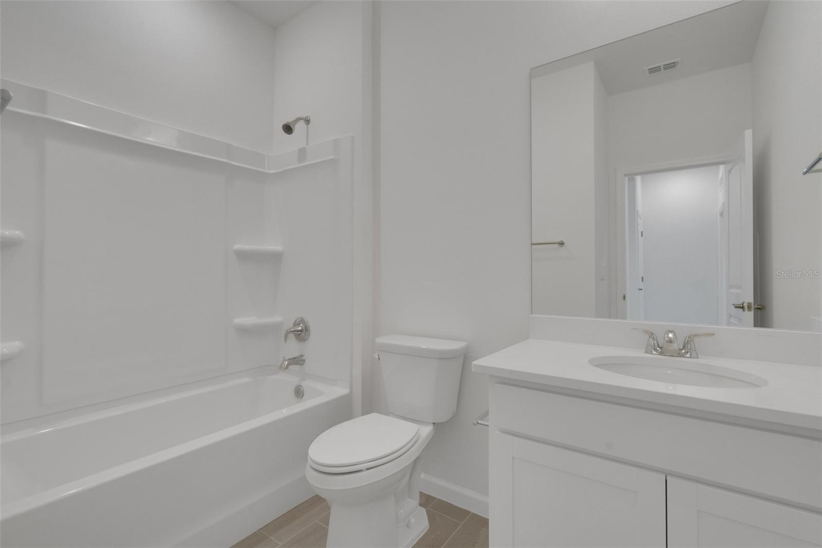 5412 Nw Camberly Ct Property Photo 9