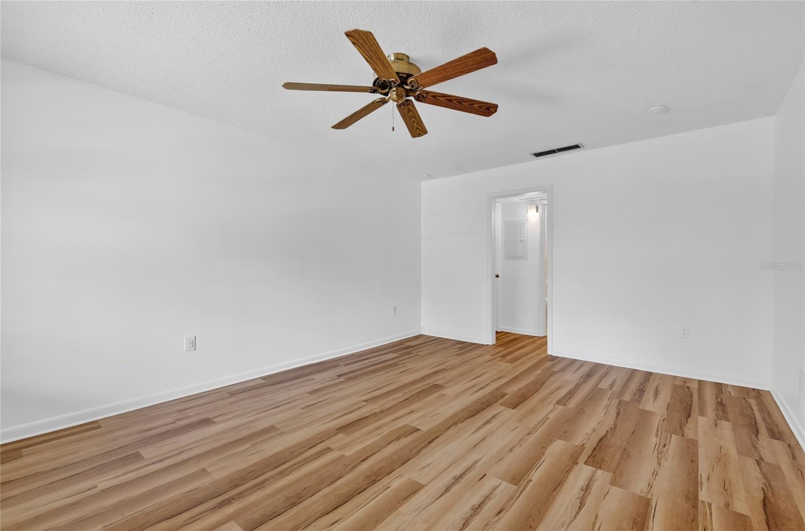 200 E 10th Ave #8 Property Photo 4