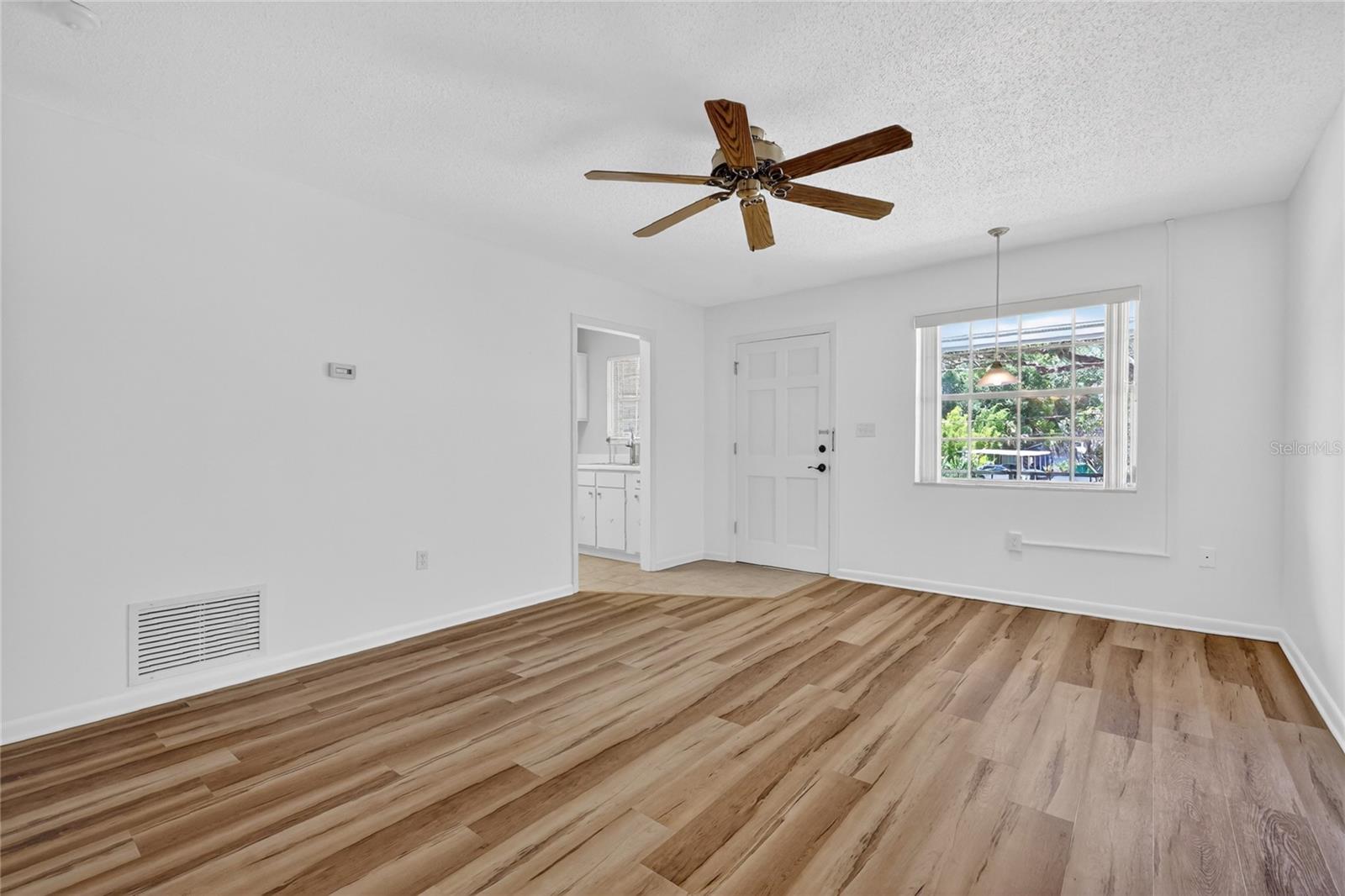 200 E 10th Ave #8 Property Photo 6