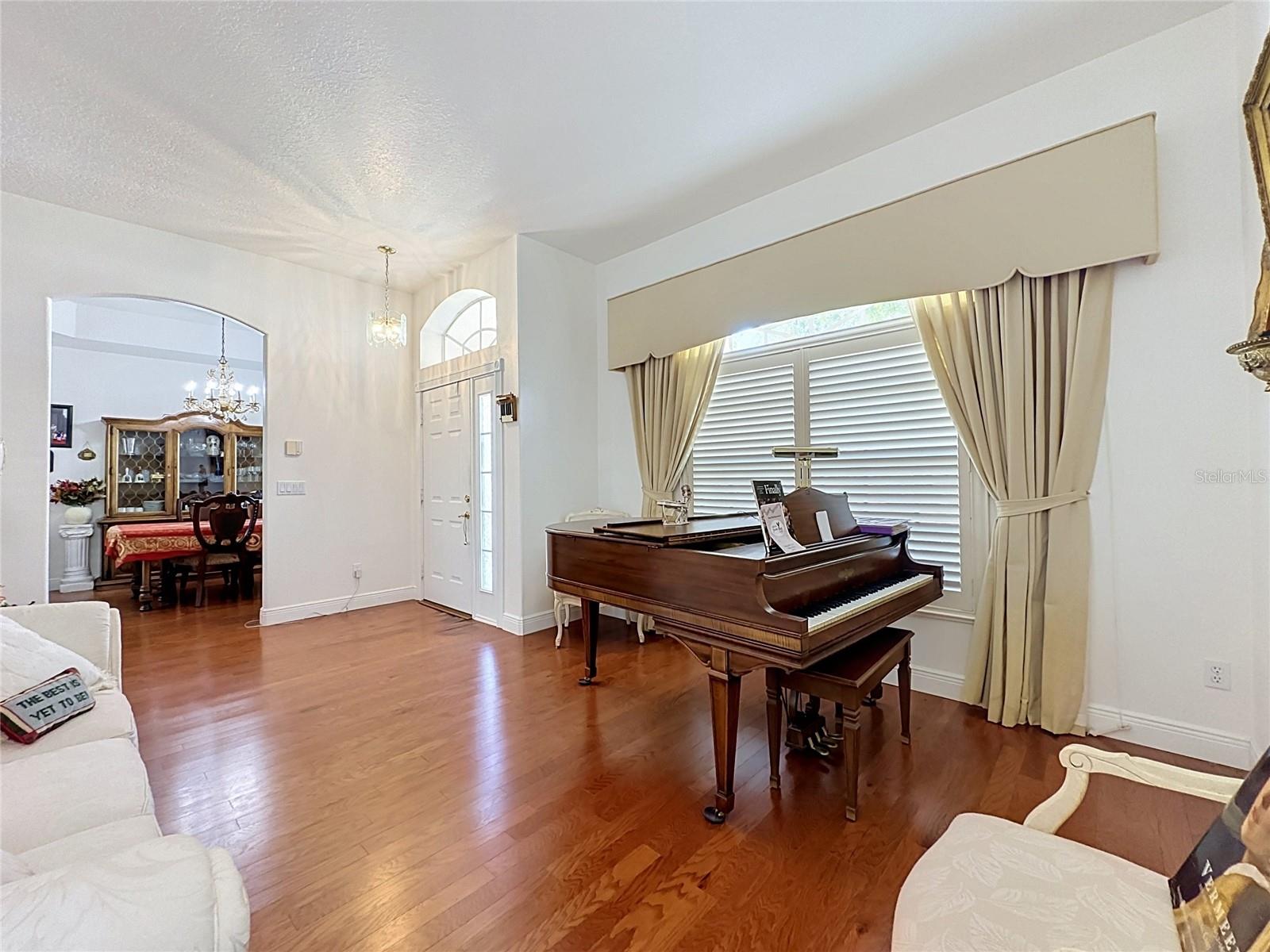 3916 Scarborough Ct Property Photo 7