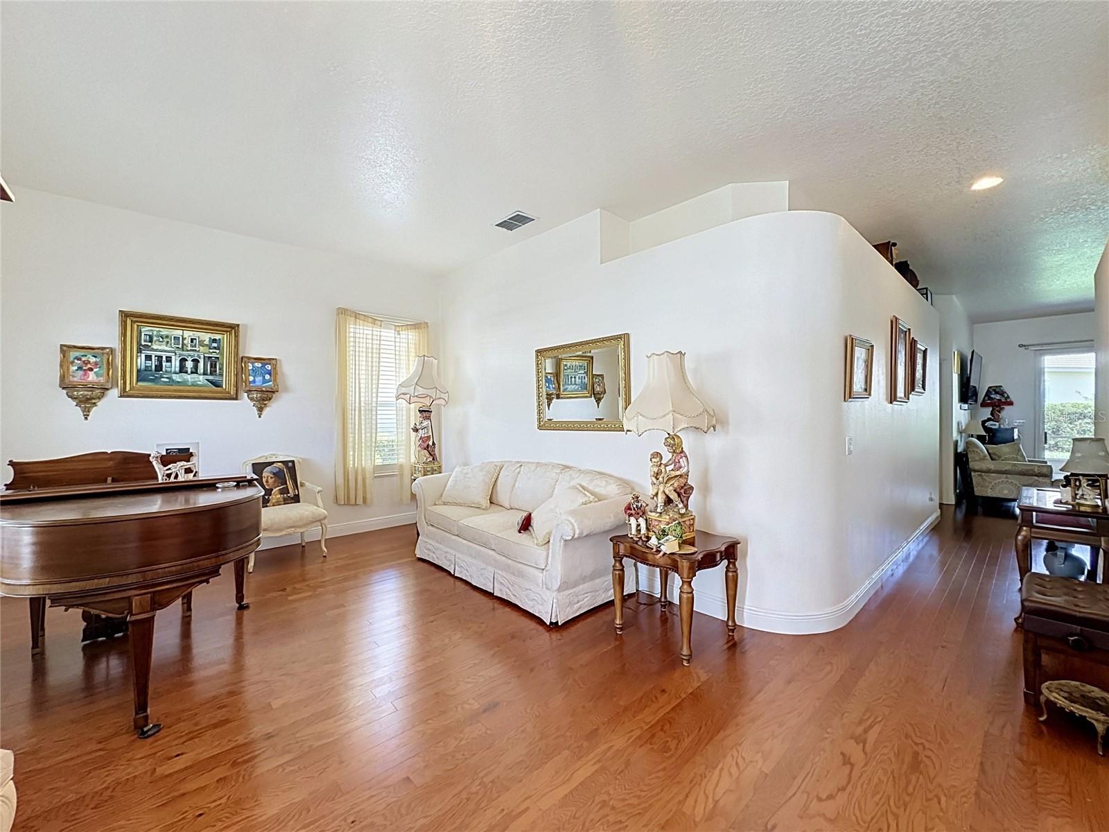 3916 Scarborough Ct Property Photo 9