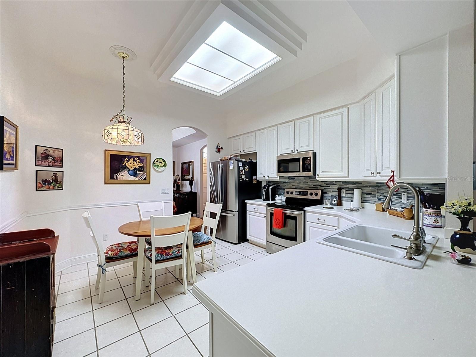 3916 Scarborough Ct Property Photo 13