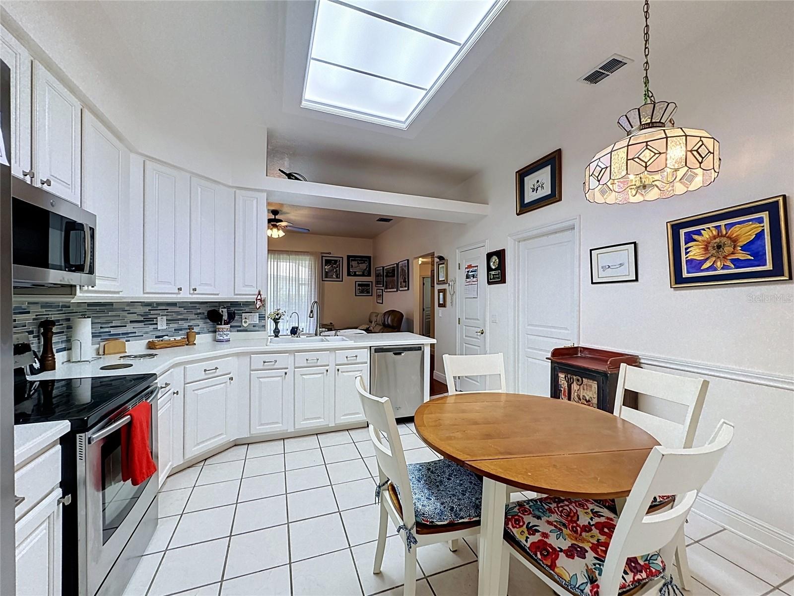 3916 Scarborough Ct Property Photo 16