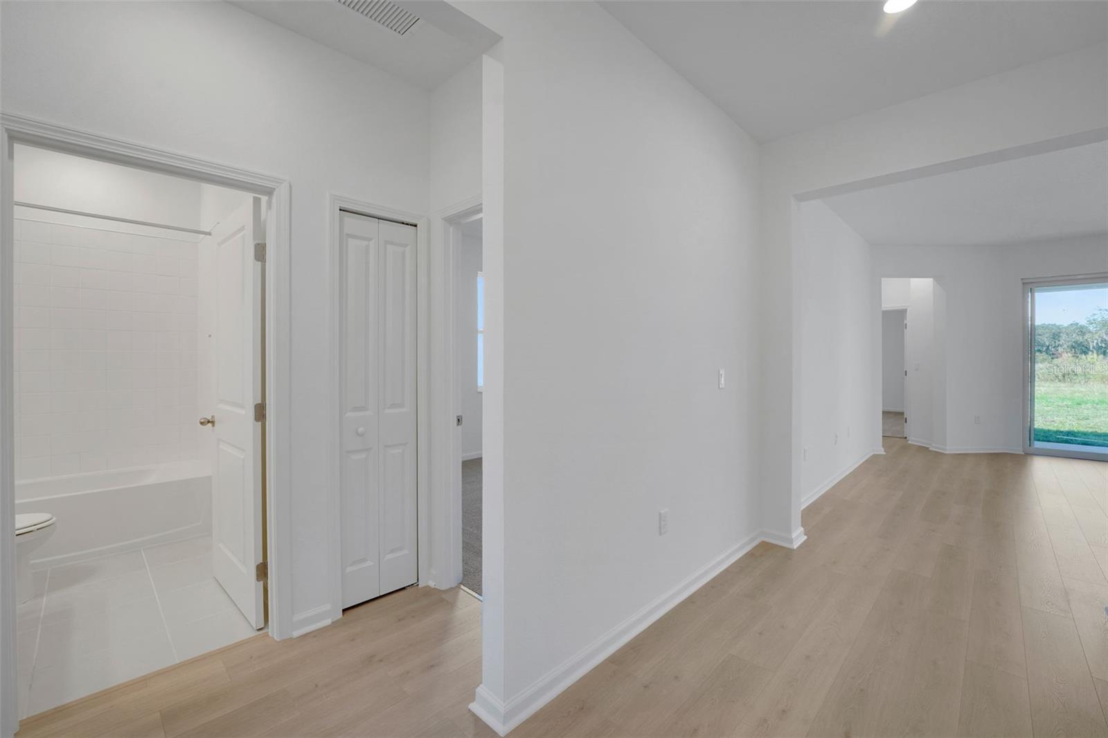 300 Meredith Blvd Property Photo 4