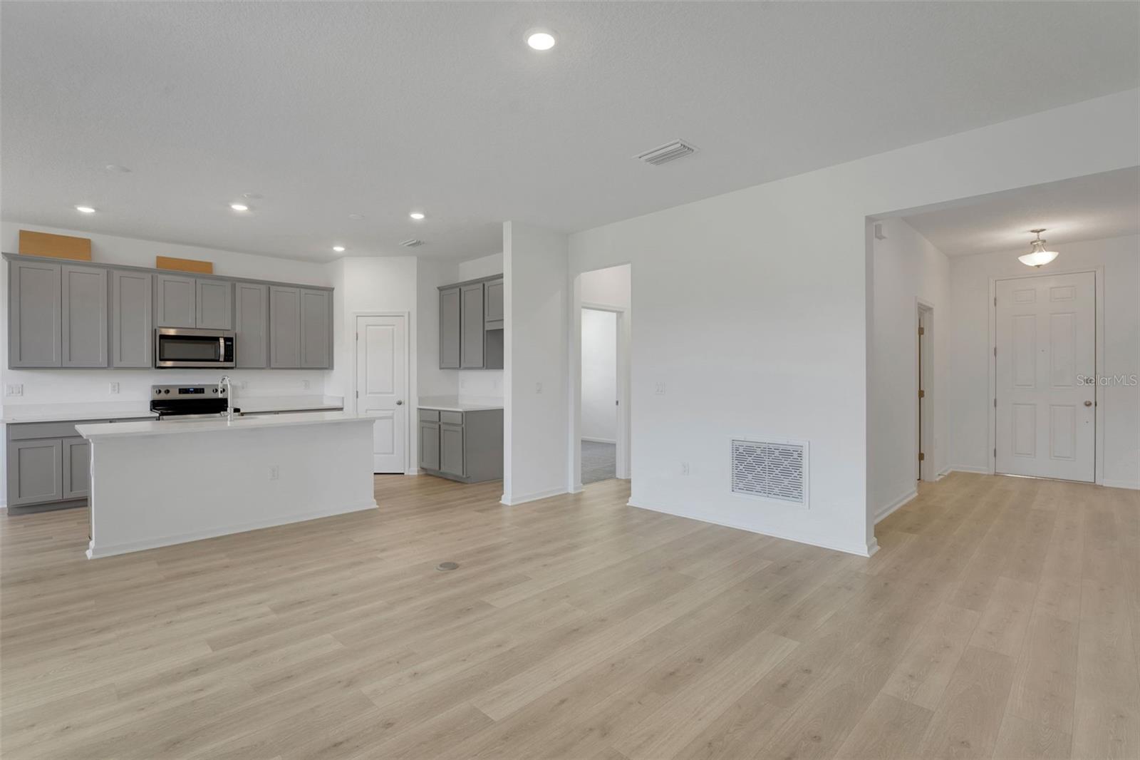 300 Meredith Blvd Property Photo 11