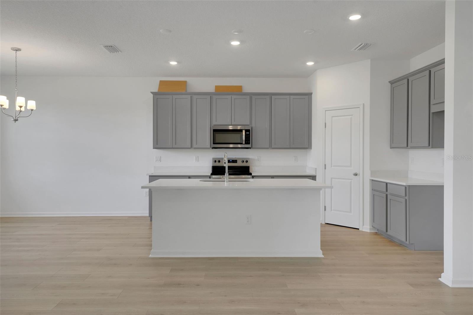 300 Meredith Blvd Property Photo 12