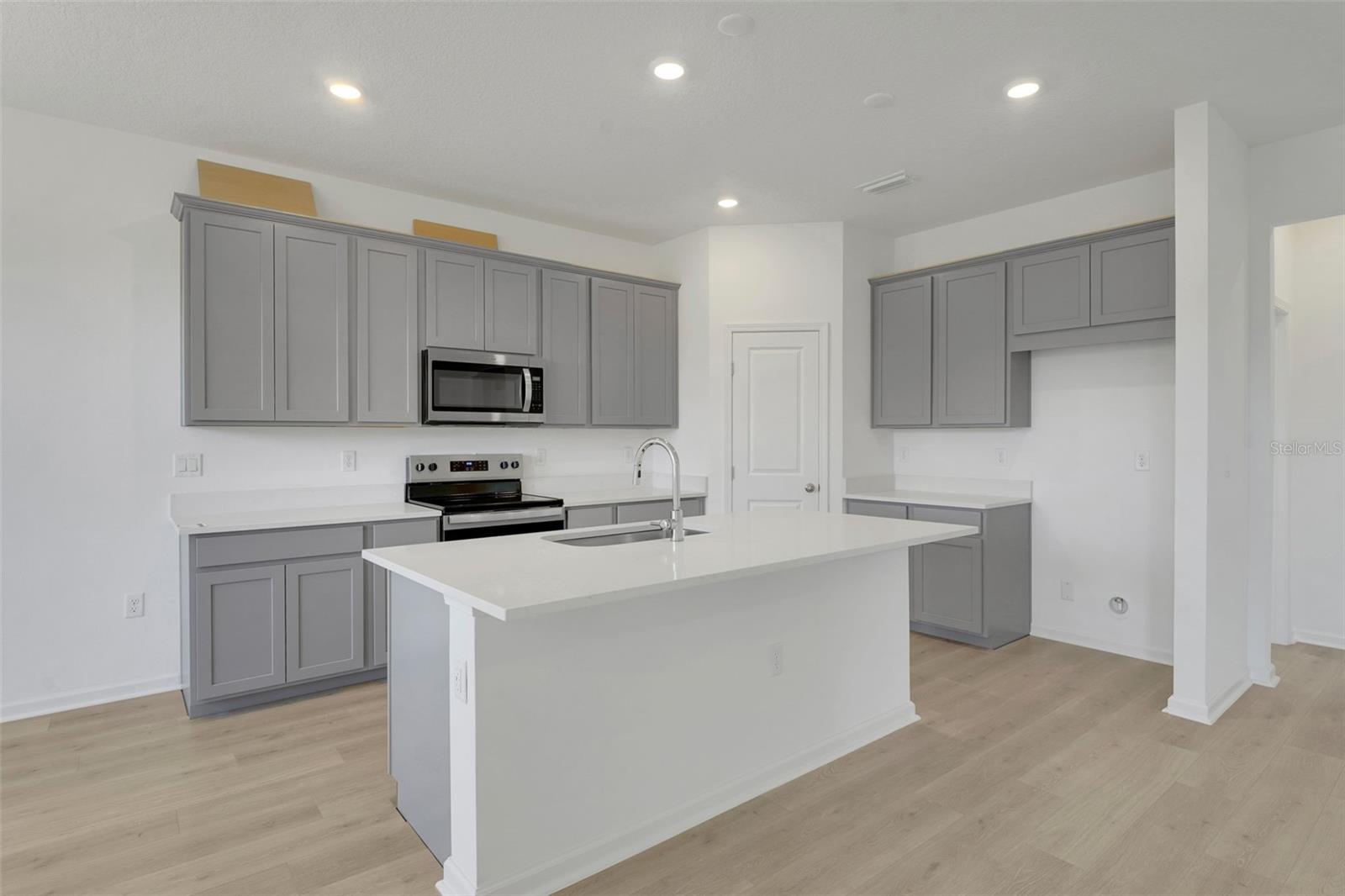 300 Meredith Blvd Property Photo 13