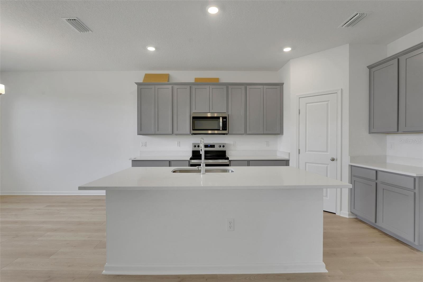 300 Meredith Blvd Property Photo 15