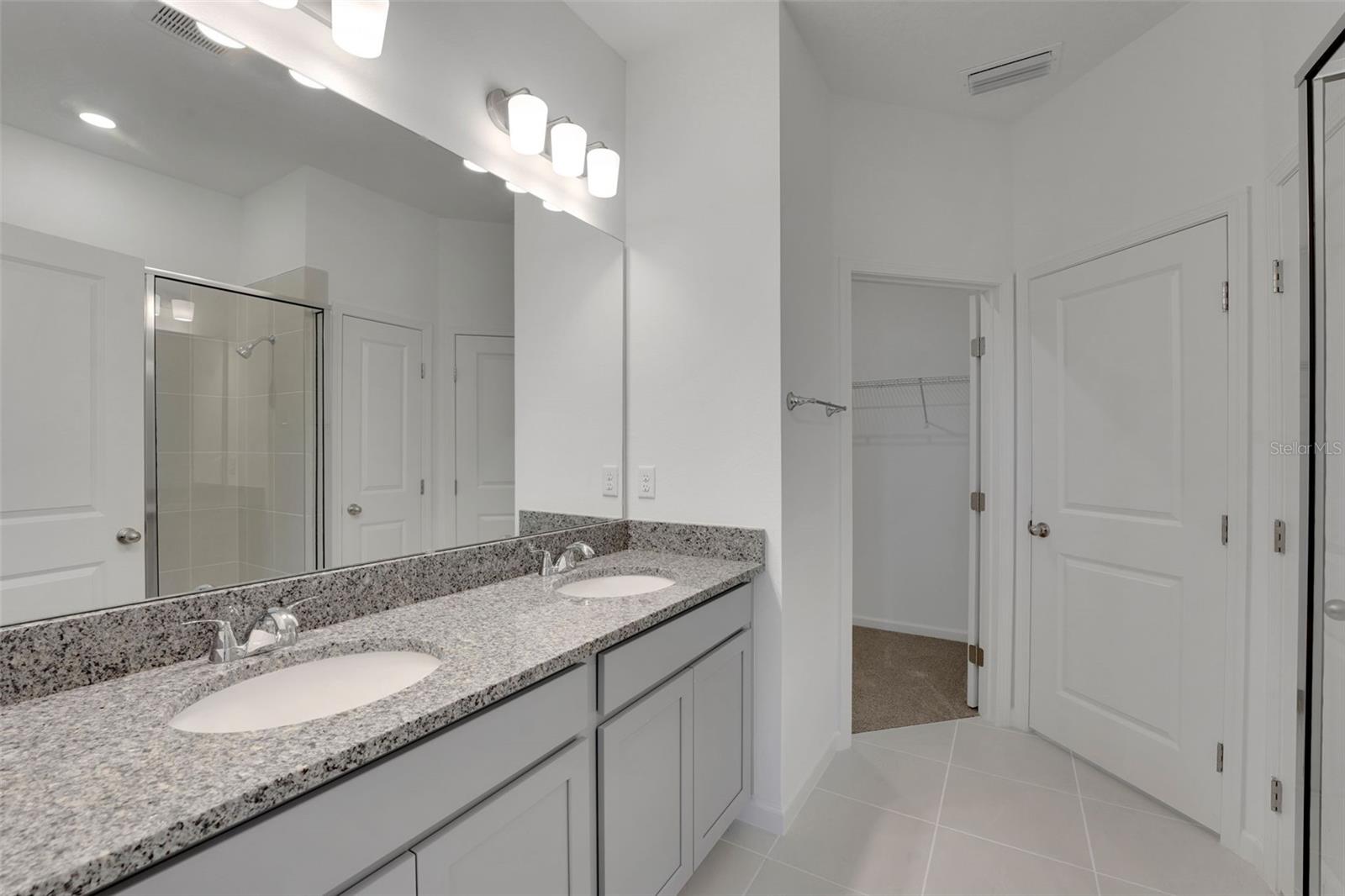 300 Meredith Blvd Property Photo 23