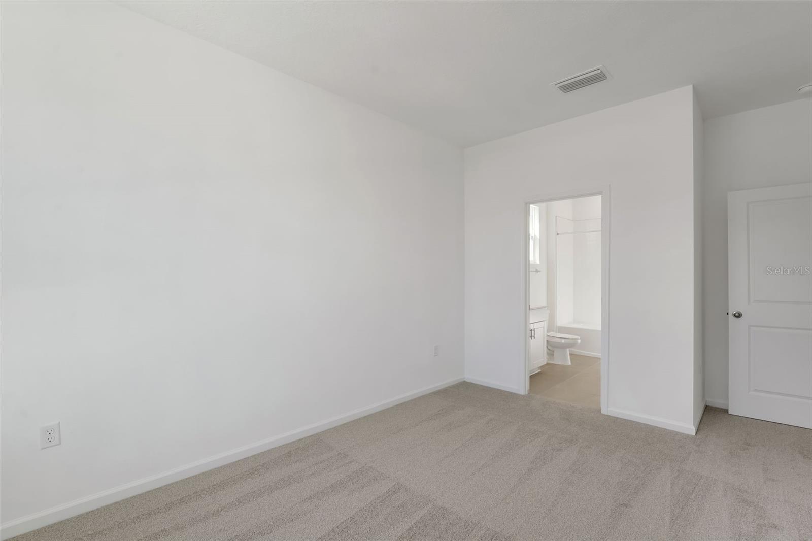 304 Meredith Blvd Property Photo 5