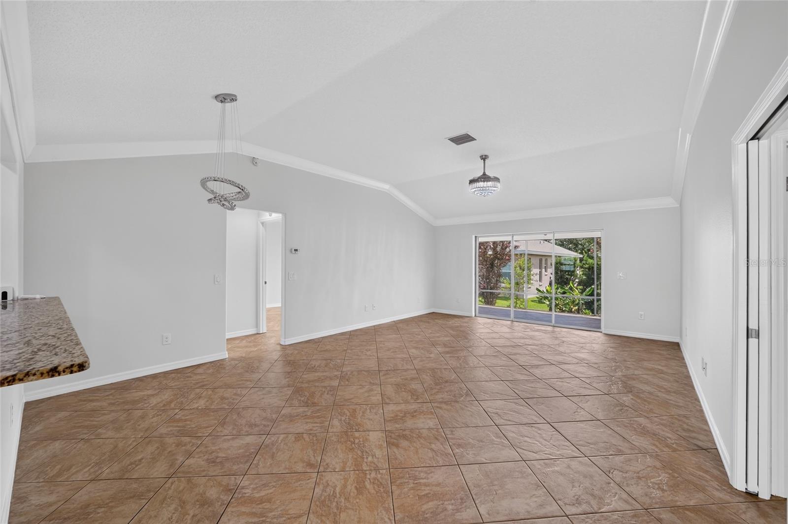 726 Bradford Loop Property Photo 7