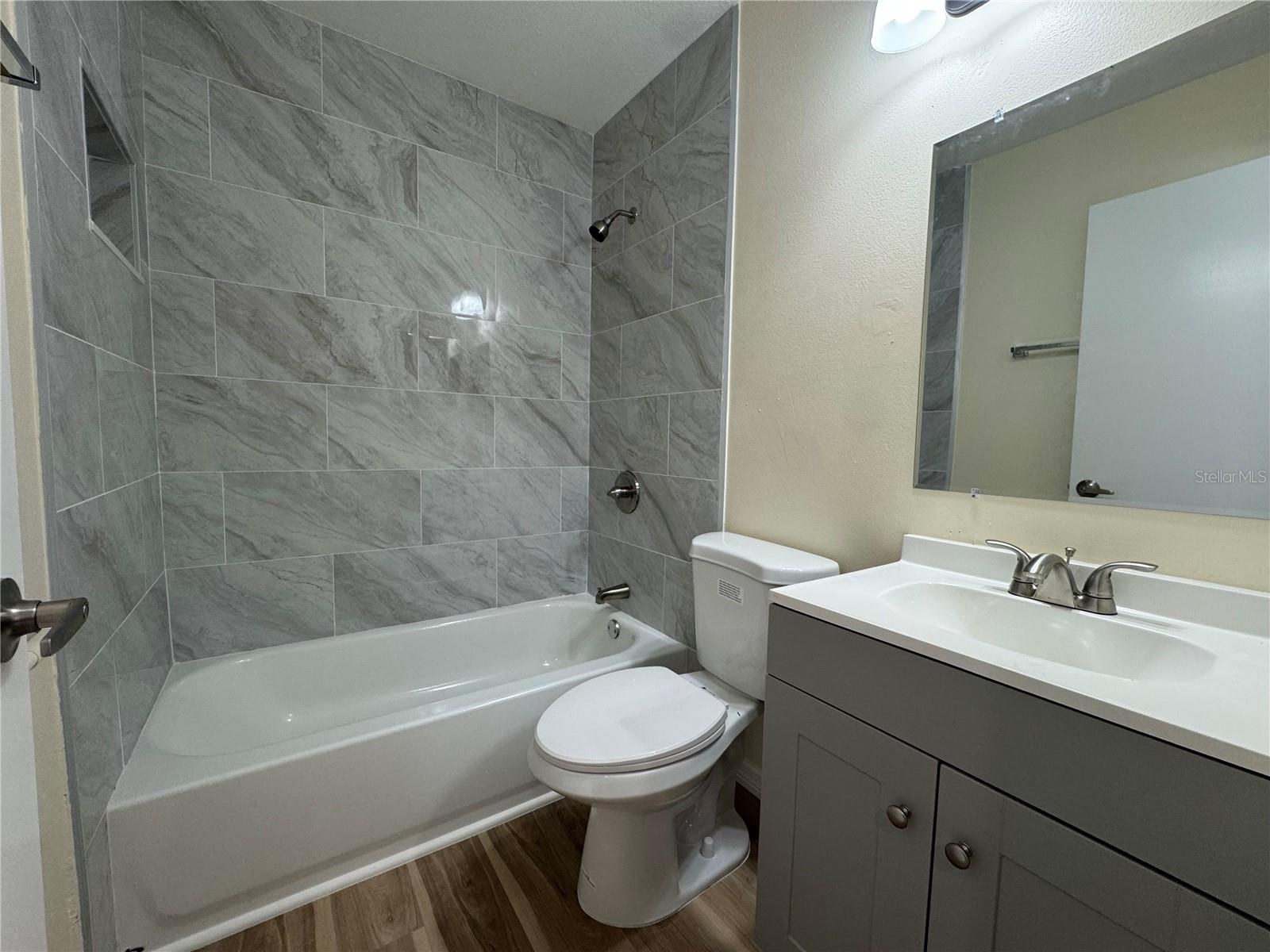 665 W Juniata St Property Photo 13