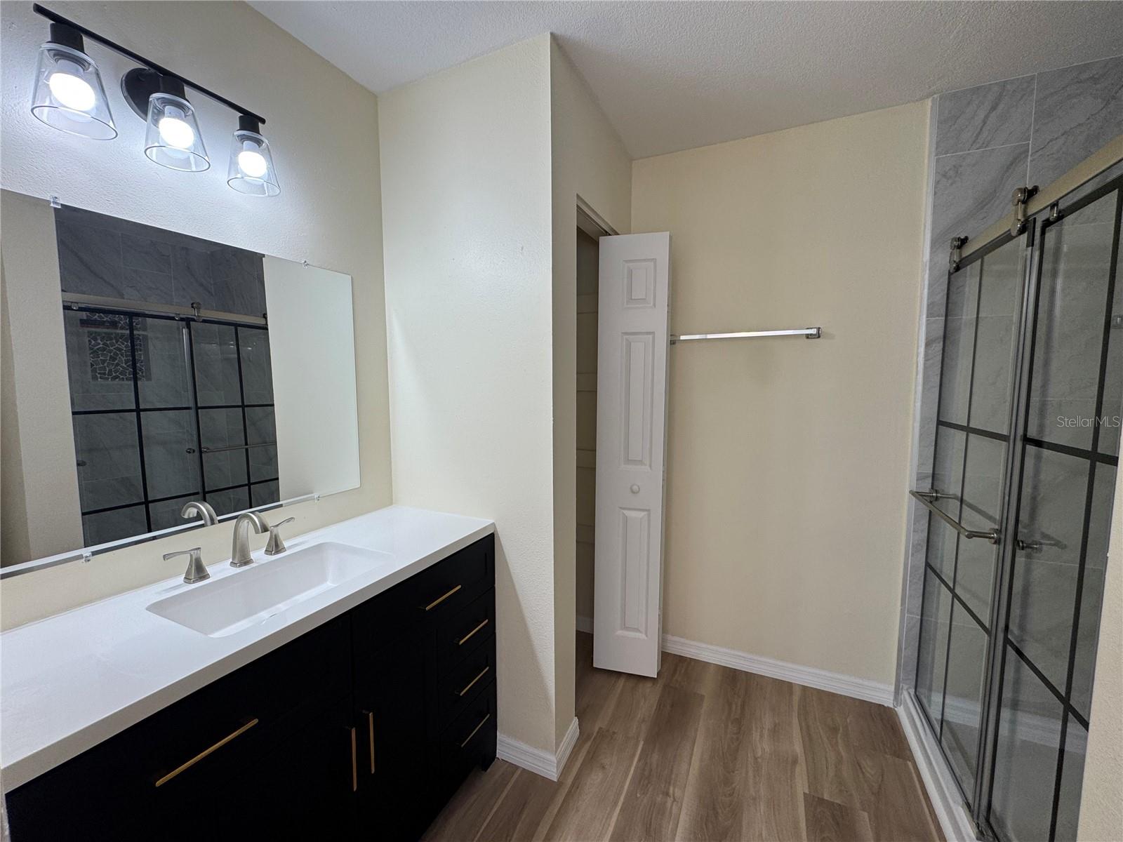 665 W Juniata St Property Photo 17