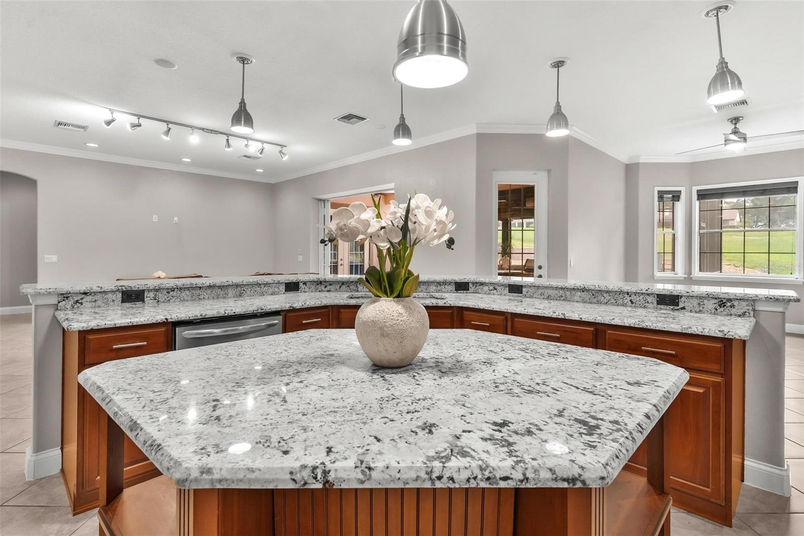 5506 Citation Ct Property Photo 21