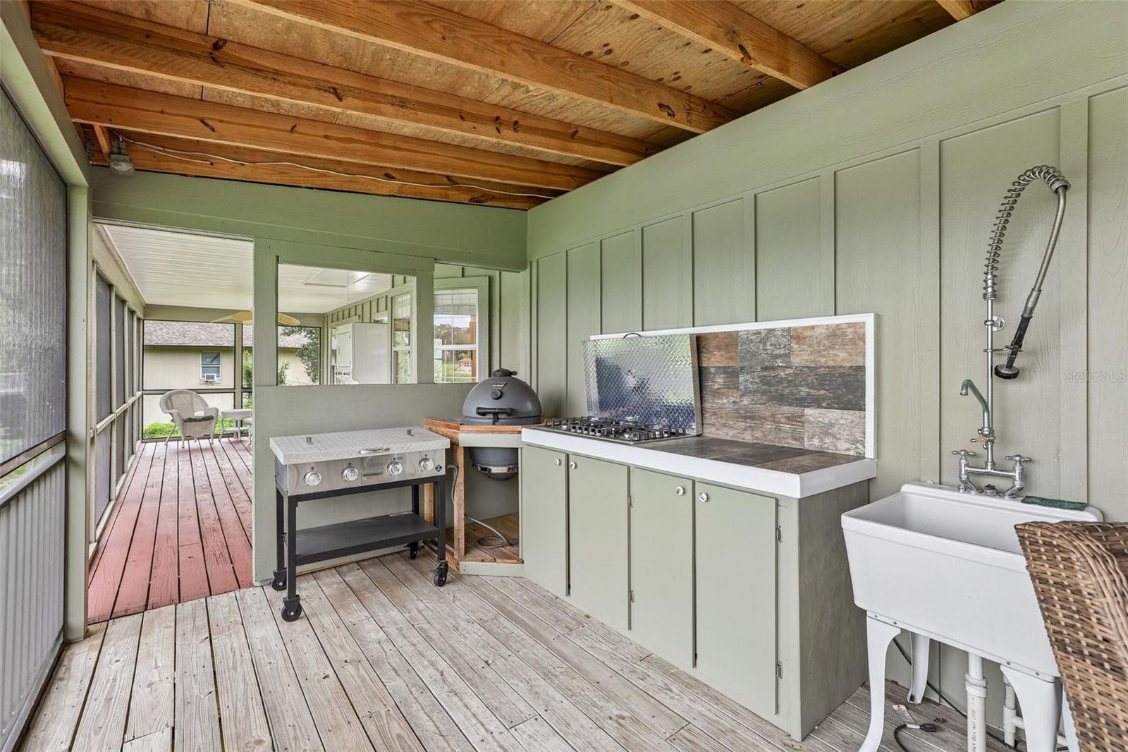 1460 Grove St Property Photo 59