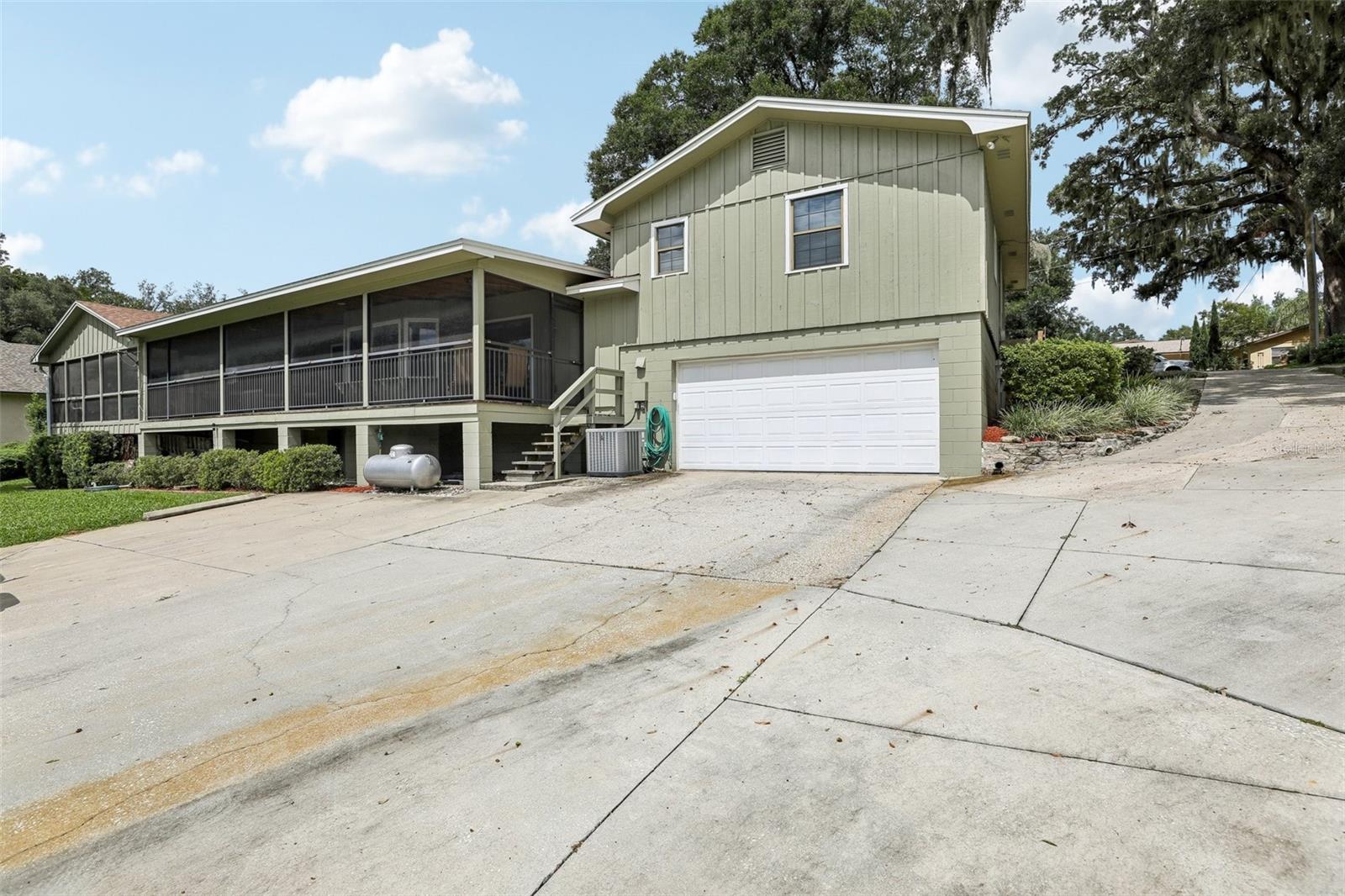 1460 Grove St Property Photo 65