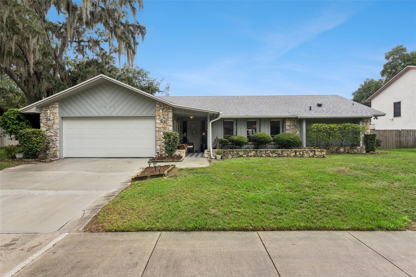 4902 BRIAR OAKS CIR