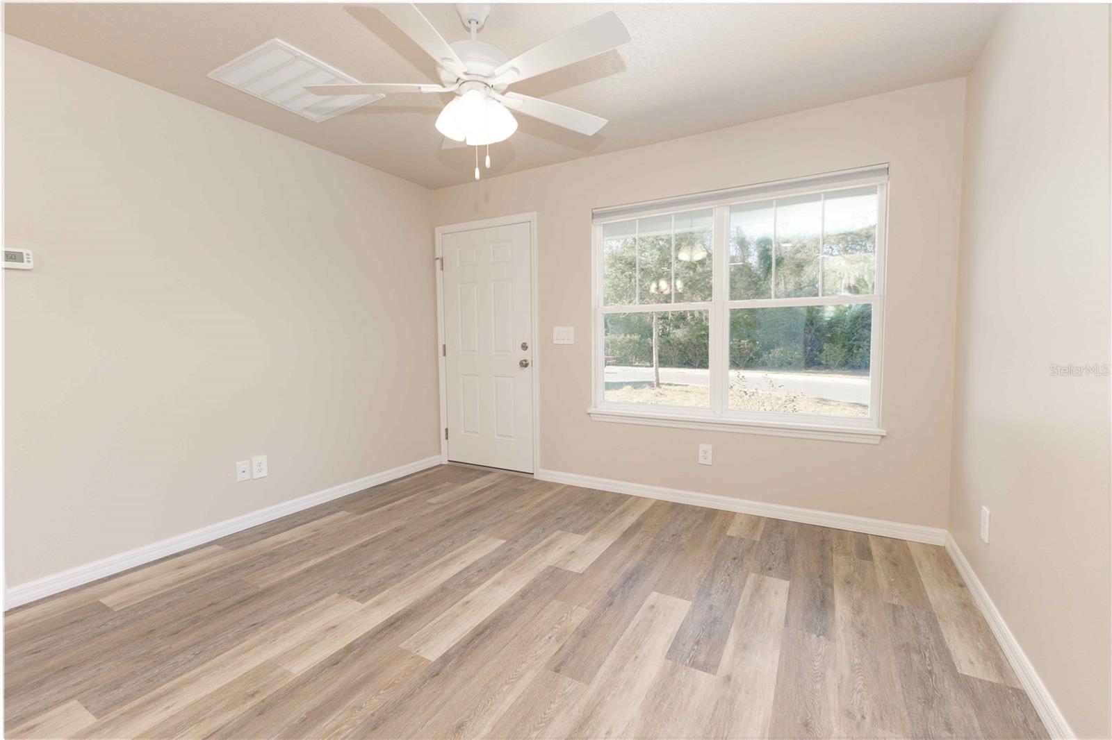1342 Cottage Cir Property Photo 3