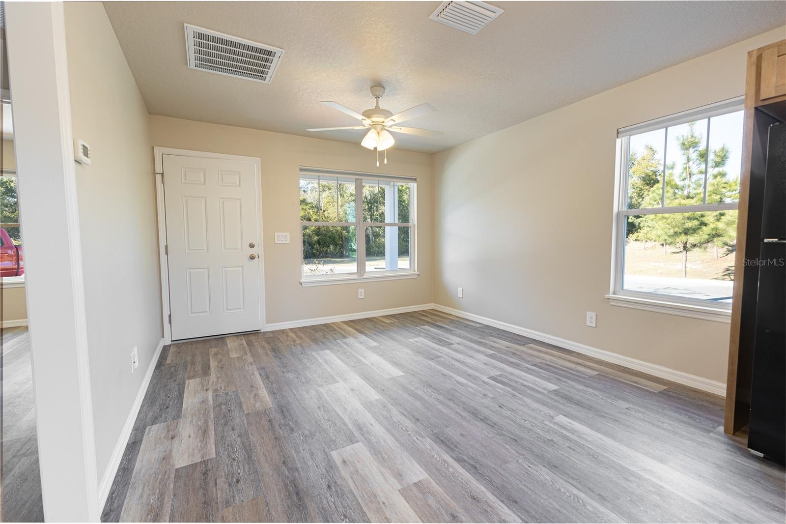 1342 Cottage Cir Property Photo 4