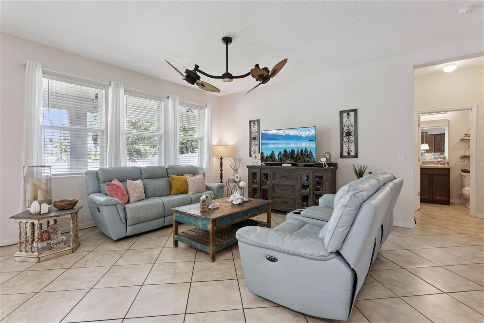 2514 Plumadore Dr Property Photo 6