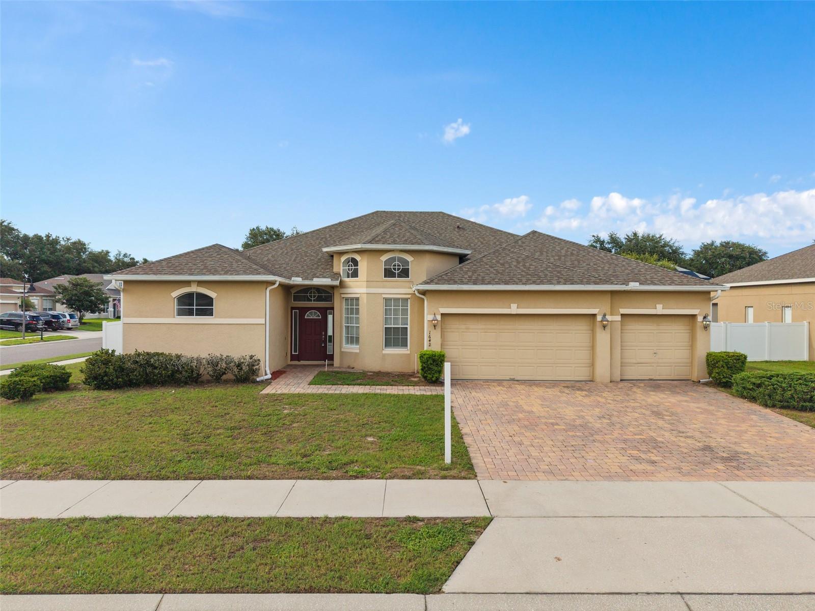 1642 Chandelle Ln Property Photo 2