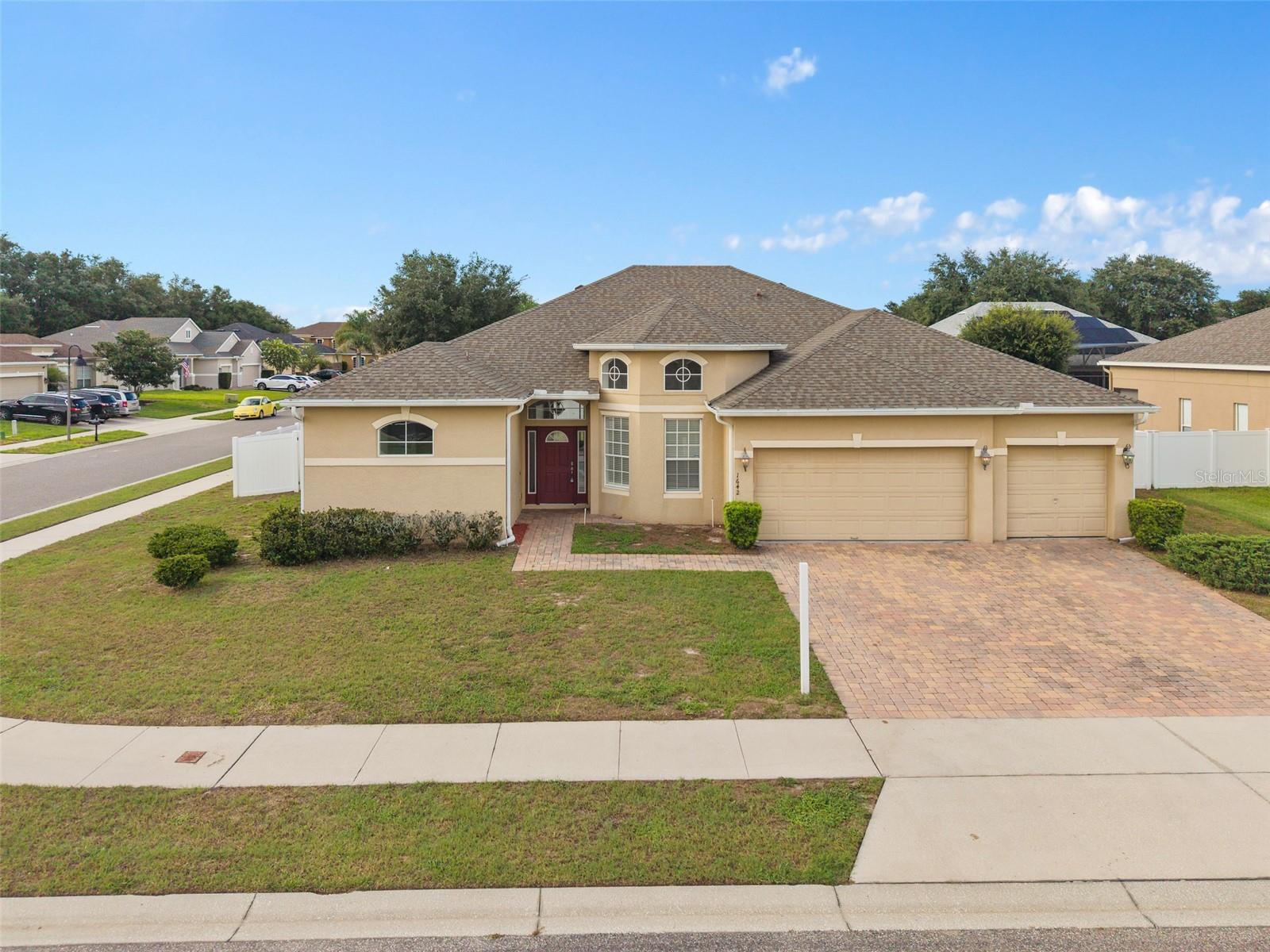 1642 Chandelle Ln Property Photo 4