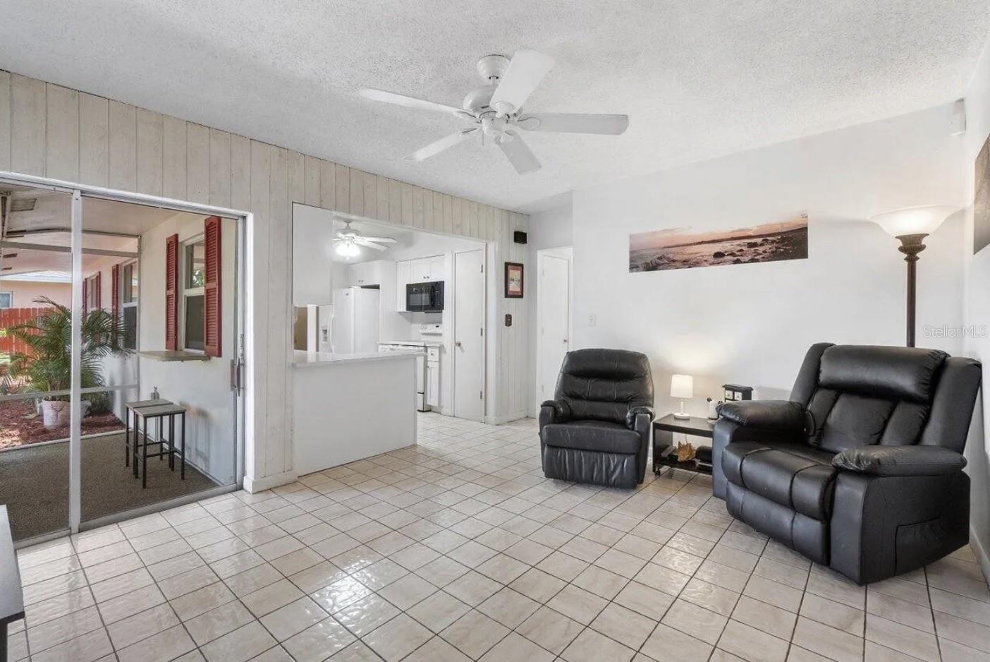 717 Lindell Blvd Property Photo 12