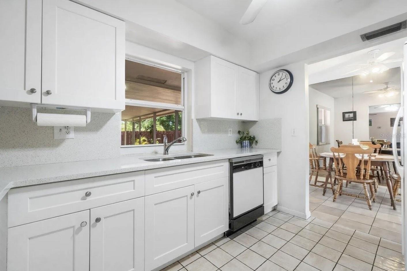 717 Lindell Blvd Property Photo 16