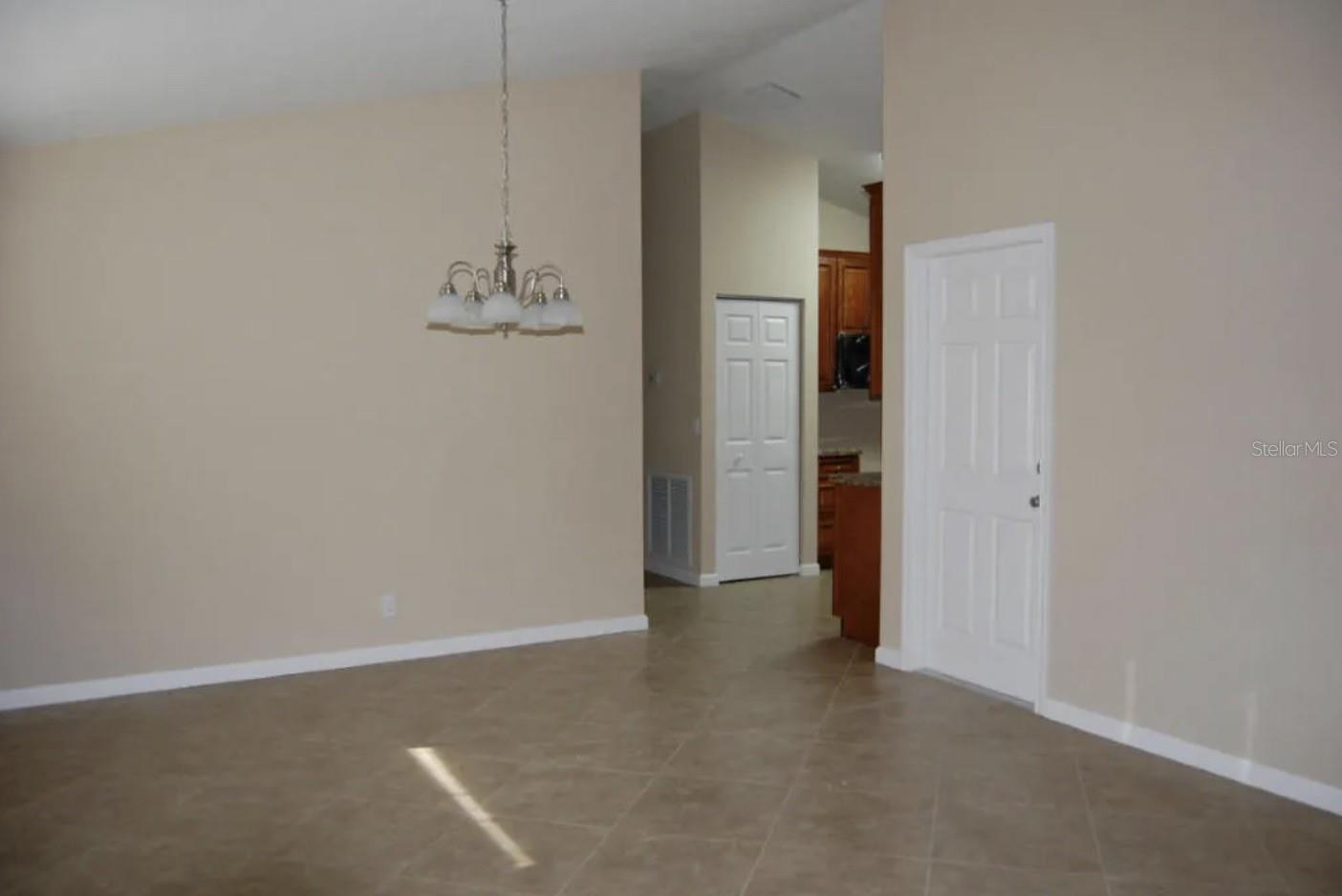 926 Sw 11th Ter Property Photo 2