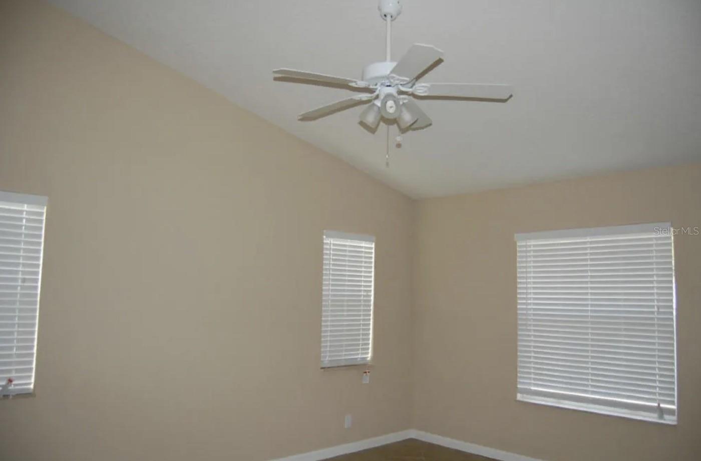 926 Sw 11th Ter Property Photo 5