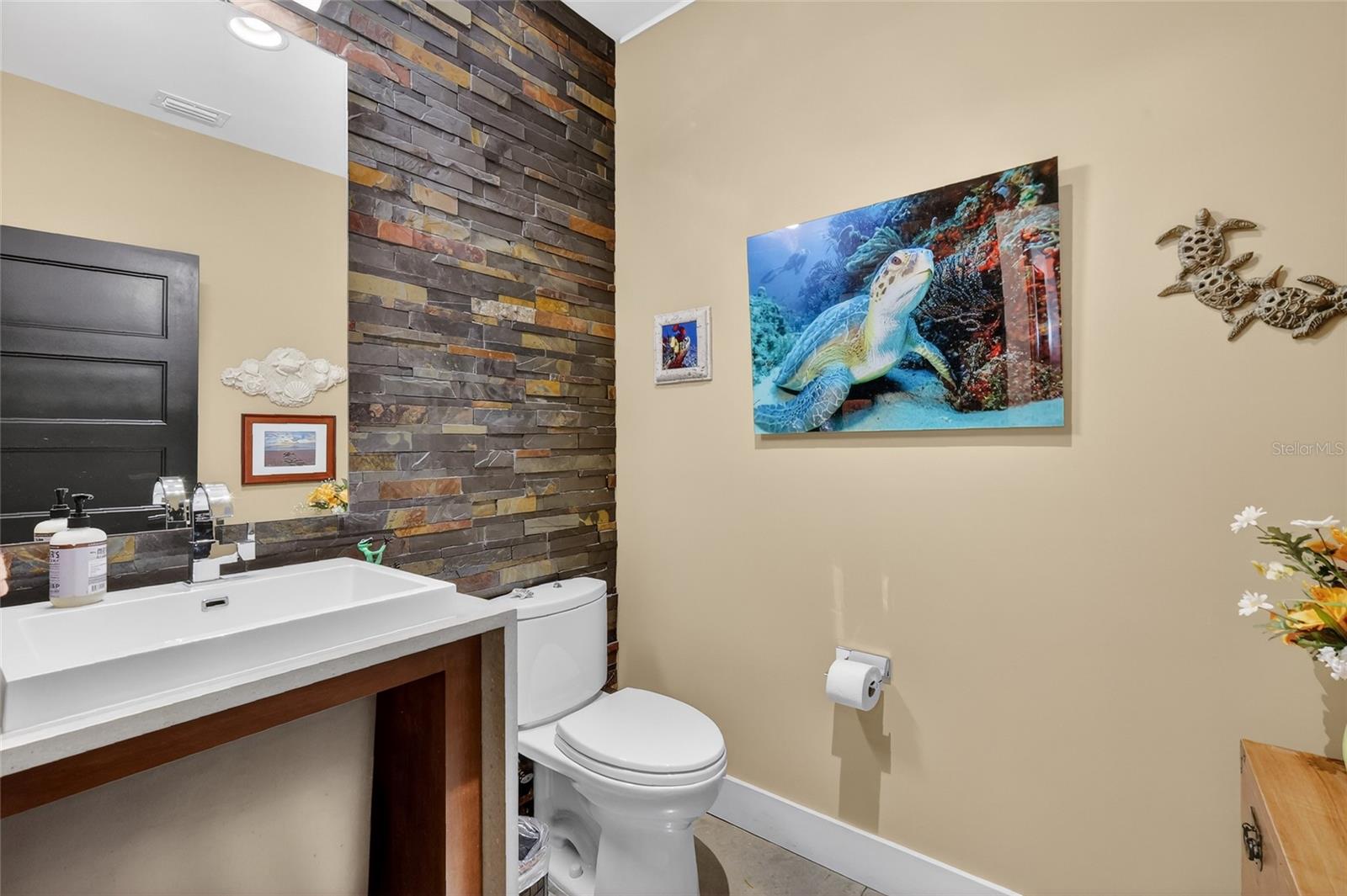 1535 Sunset Cir Property Photo 23