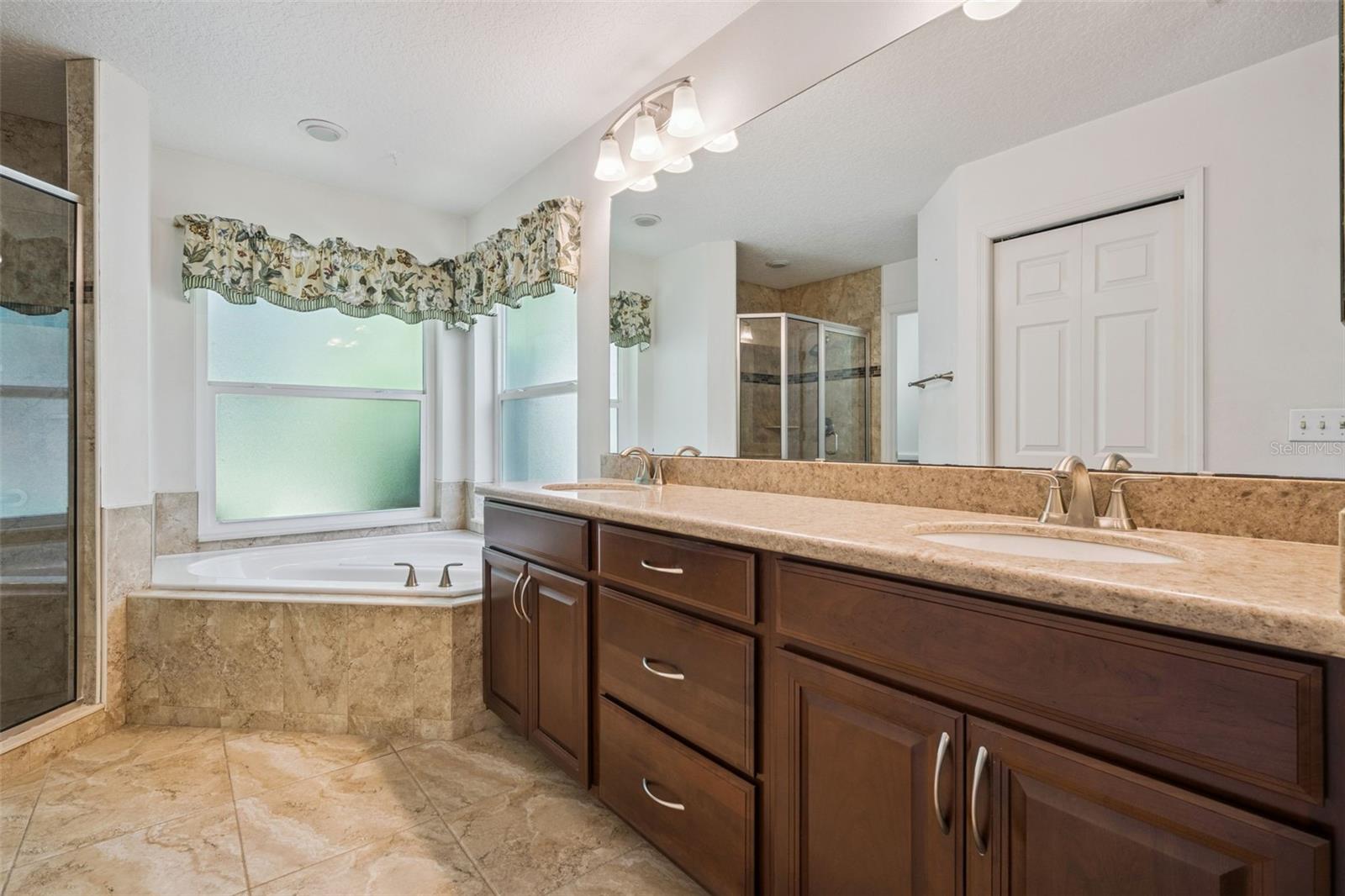 1515 Acropolis Cir Property Photo 32