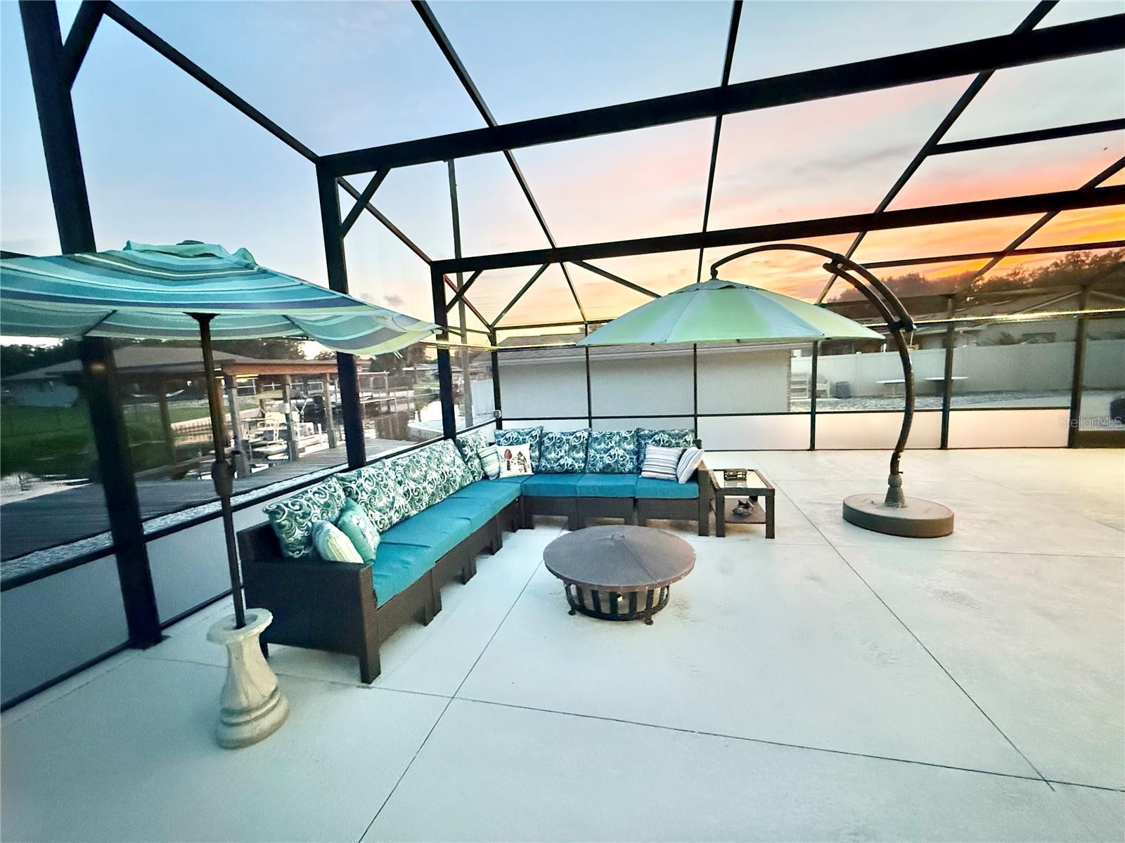 209 W Delaware St Property Photo 34