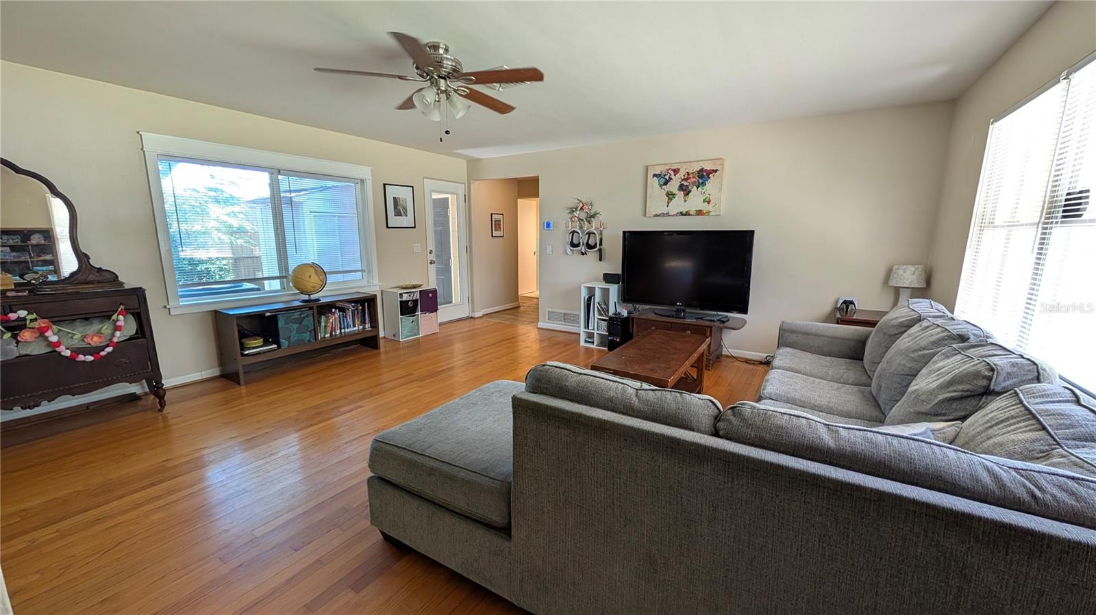 2469 Broadvue Ave Property Photo 4