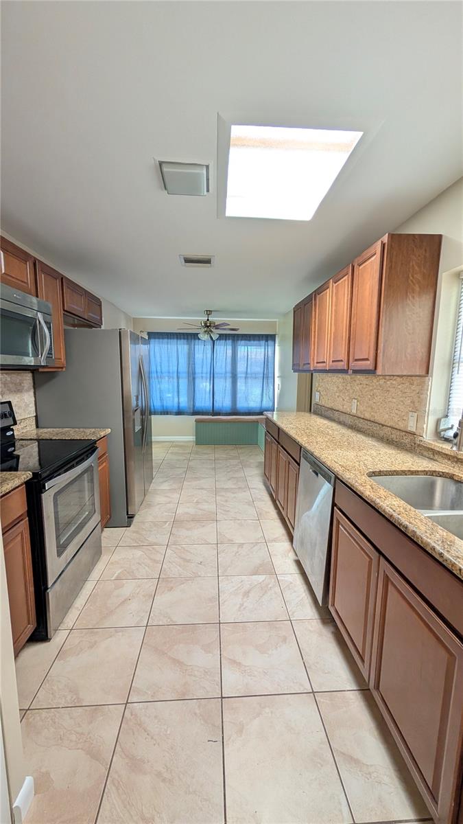 2469 Broadvue Ave Property Photo 6