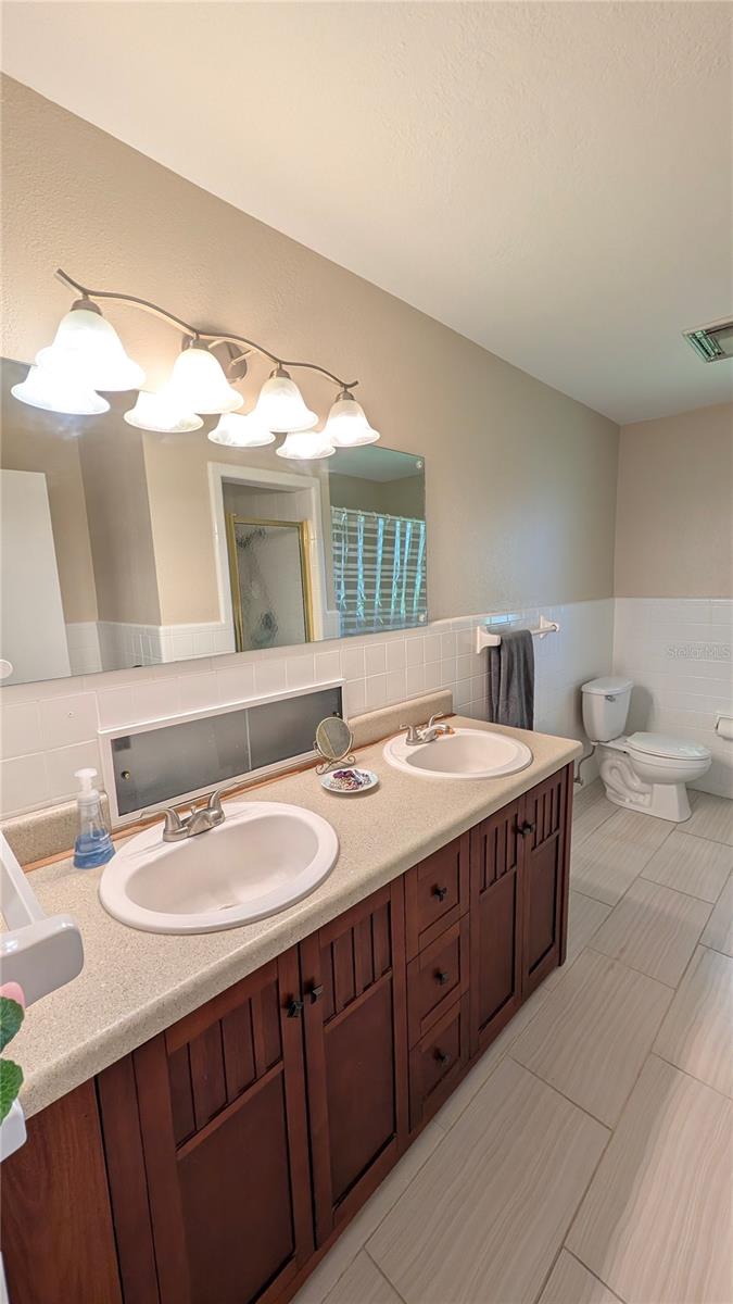 2469 Broadvue Ave Property Photo 16