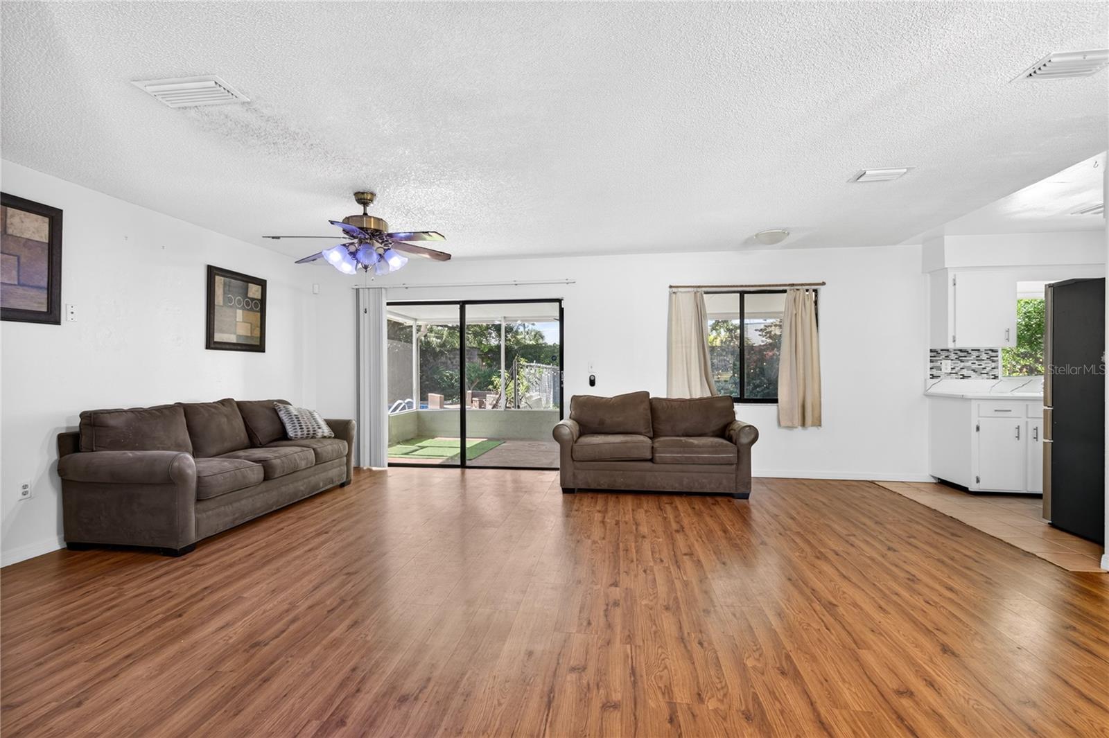 3303 Foxboro Ct Property Photo 5