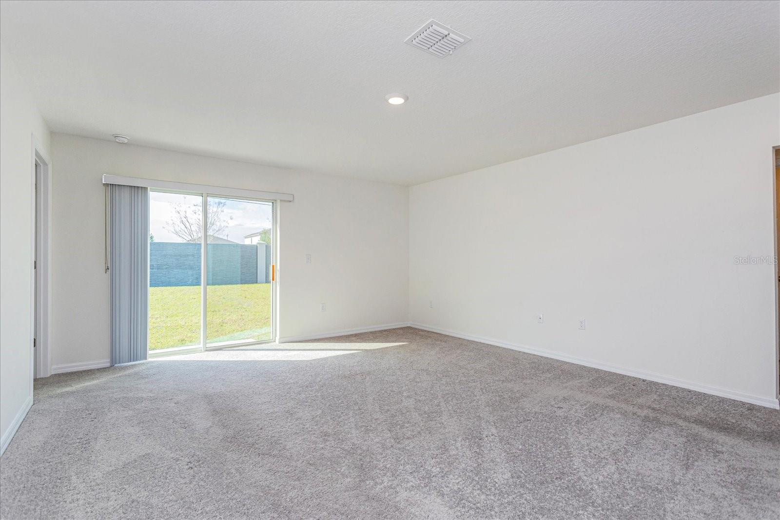 352 Towns Cir Property Photo 5
