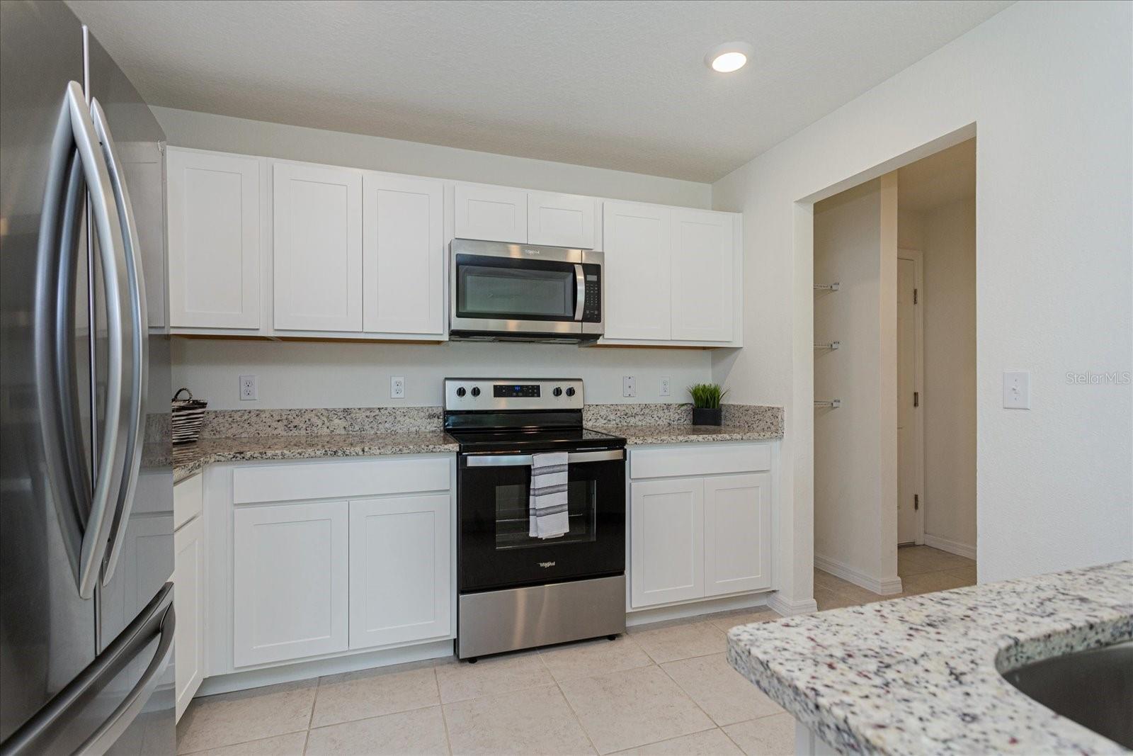 352 Towns Cir Property Photo 8