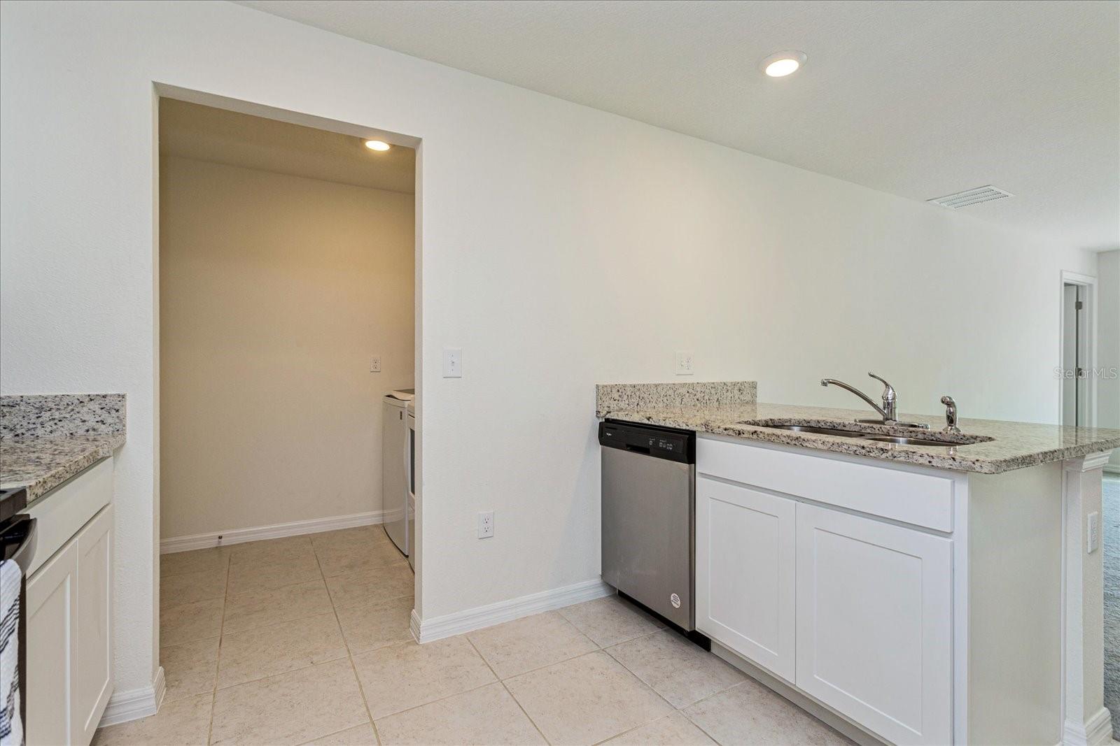 352 Towns Cir Property Photo 9