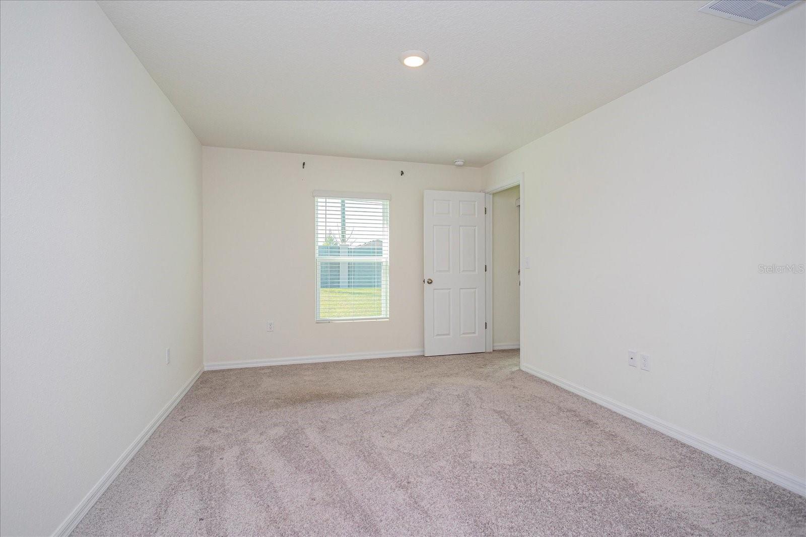 352 Towns Cir Property Photo 12
