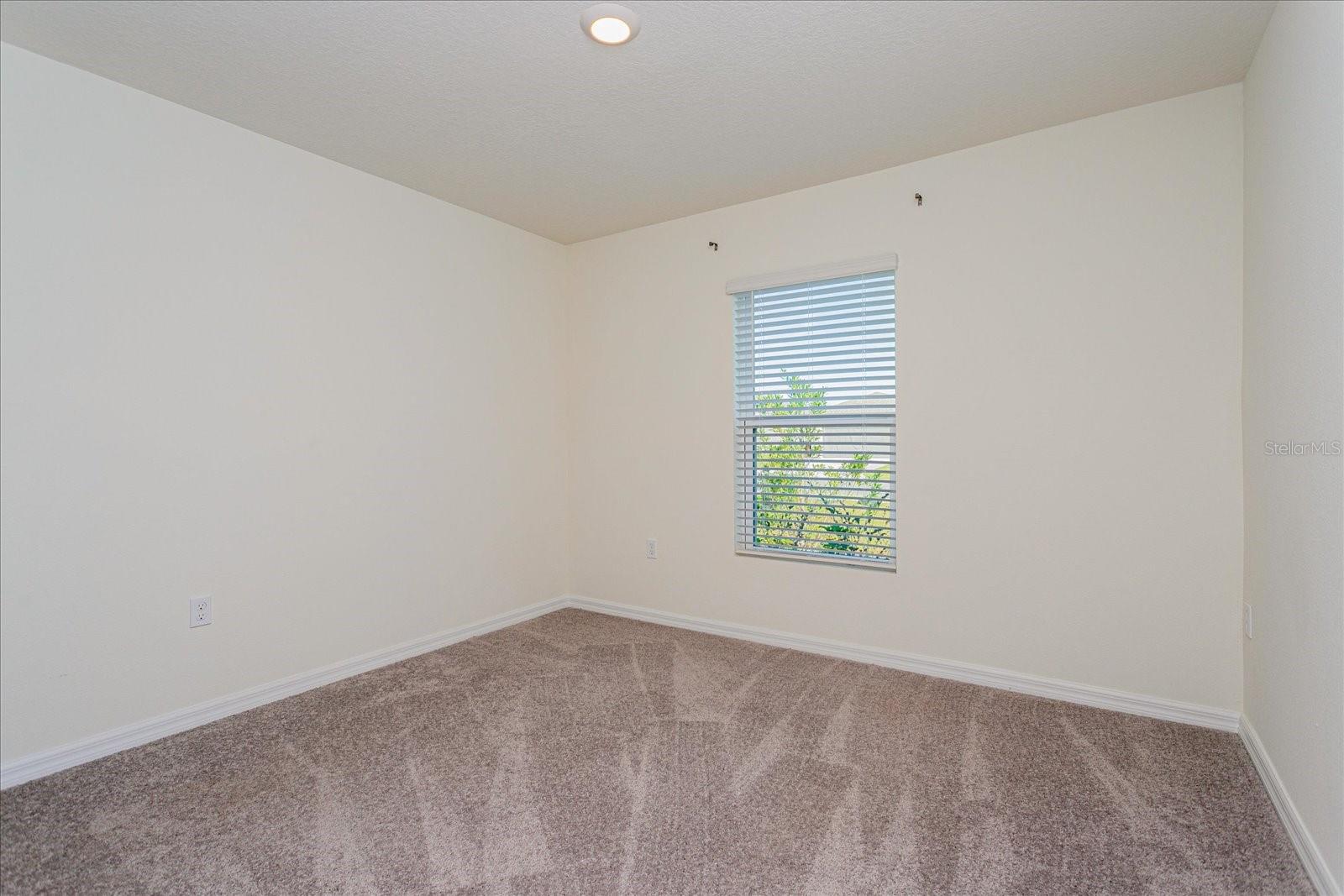 352 Towns Cir Property Photo 16