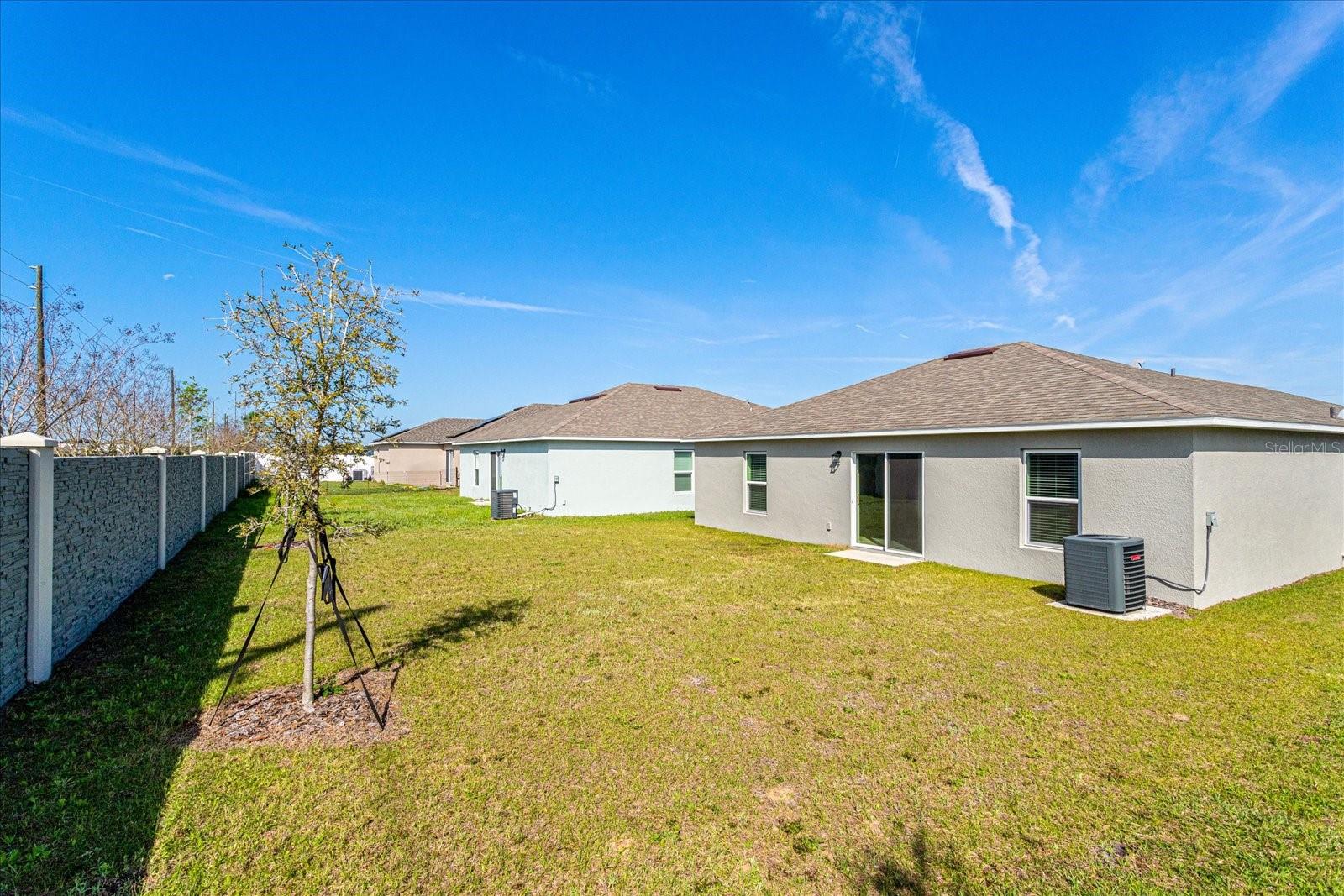 352 Towns Cir Property Photo 23
