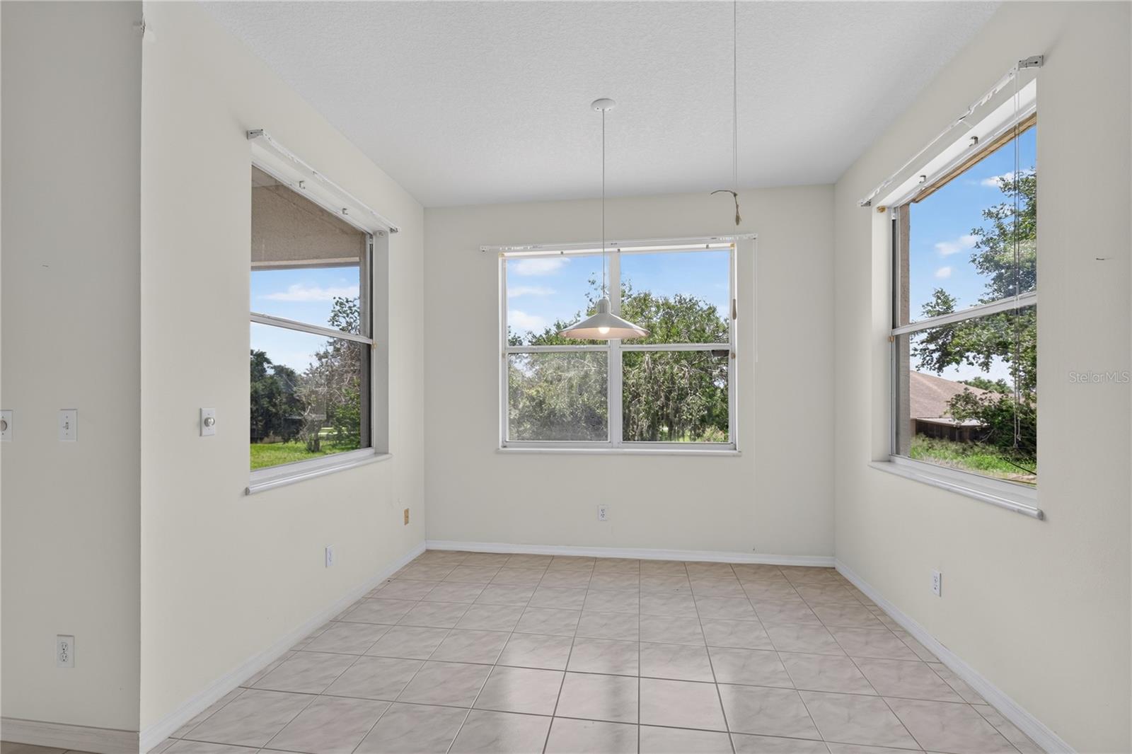 12608 Lake Ridge Cir Property Photo 14