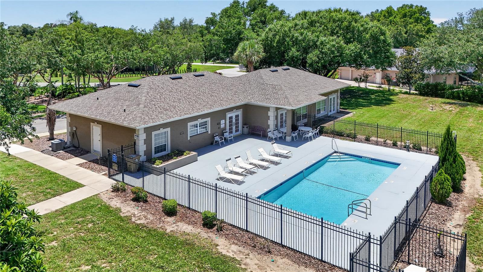 12608 Lake Ridge Cir Property Photo 56