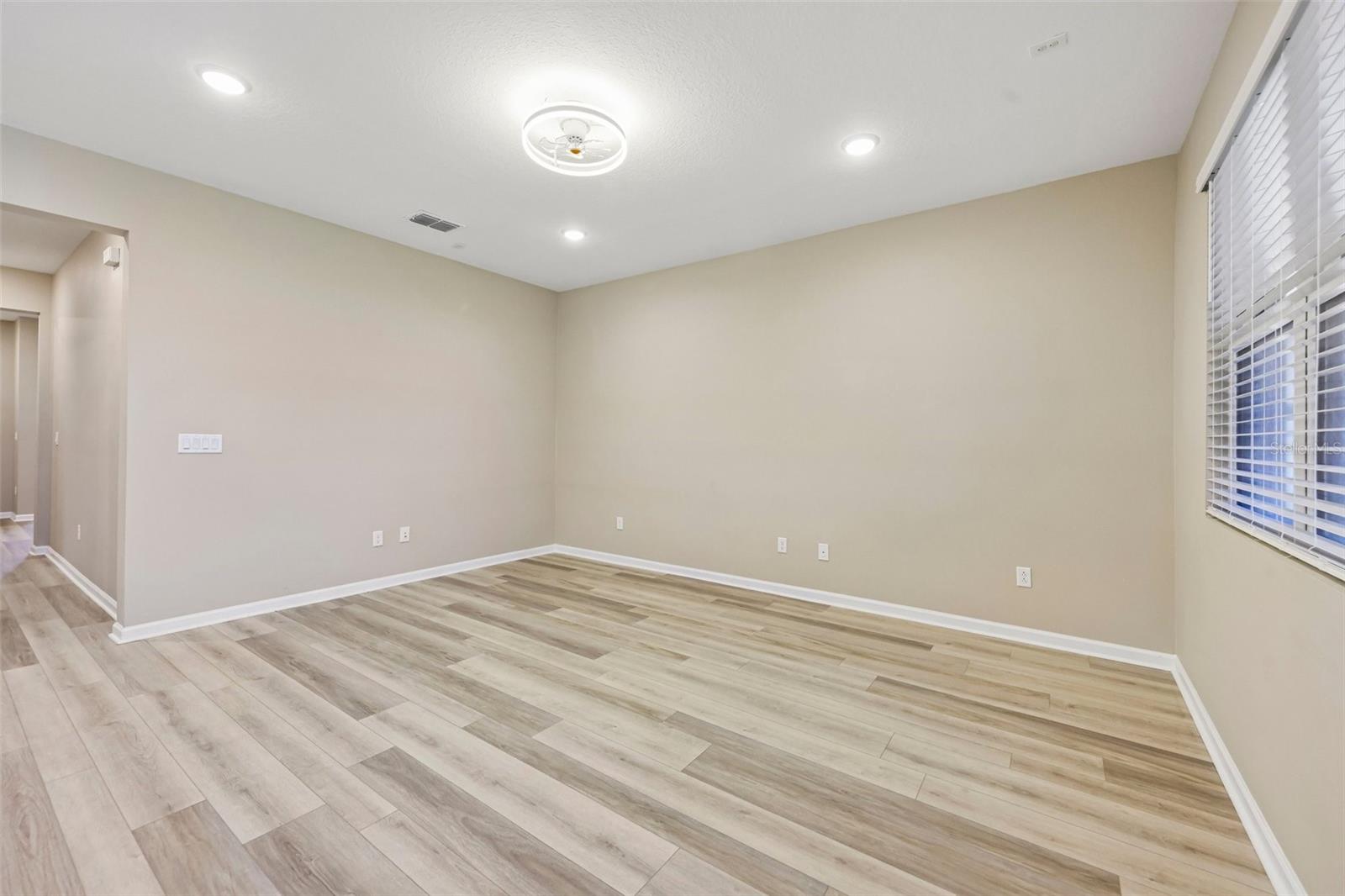 31719 Broadwater Ave Property Photo 5