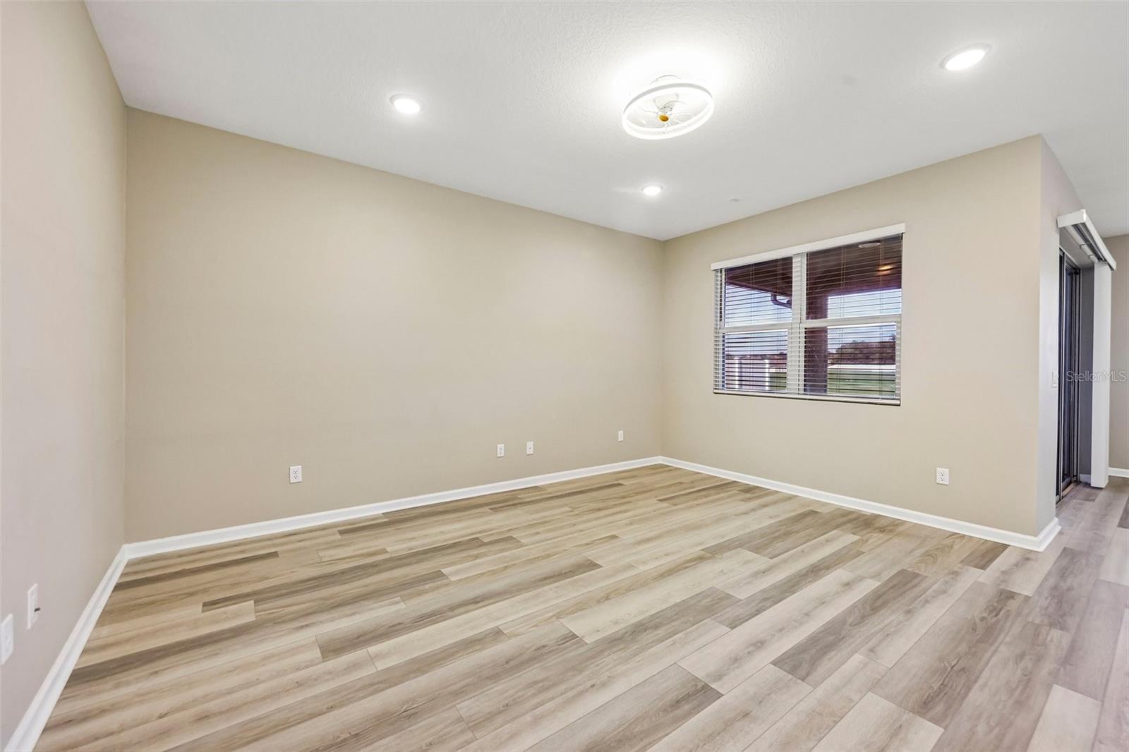 31719 Broadwater Ave Property Photo 6