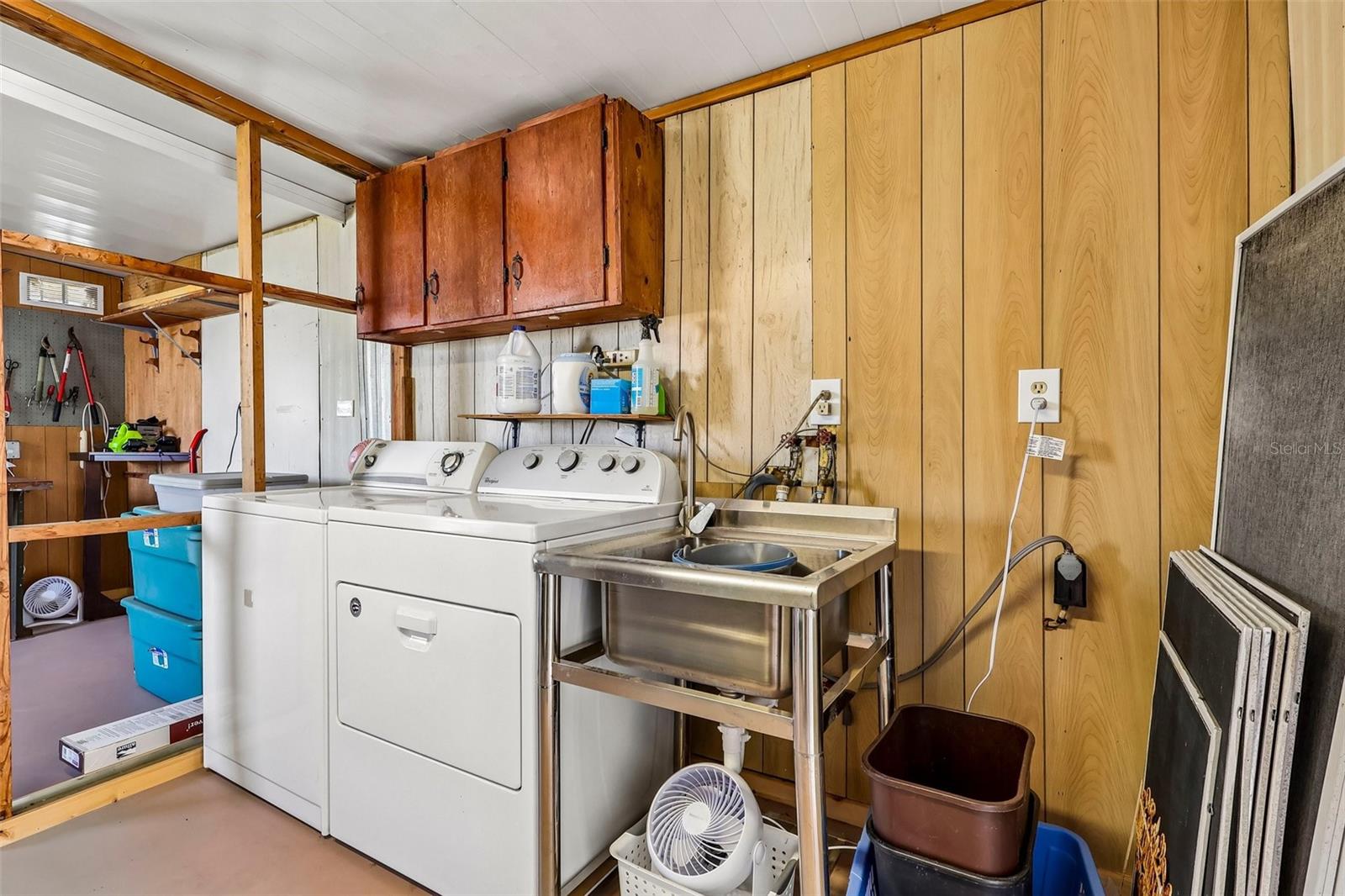 1433 Apache Cir Property Photo 30