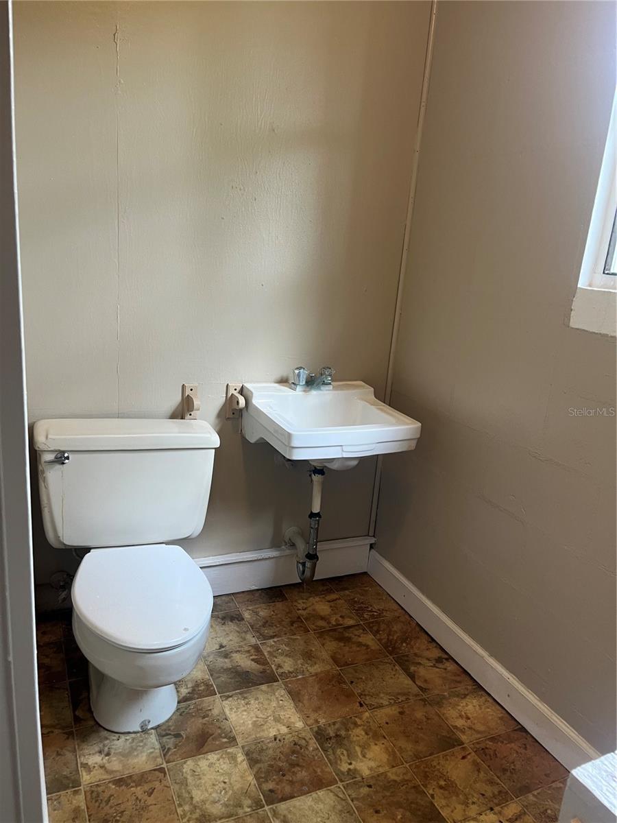 2997 S Grove St Property Photo 8